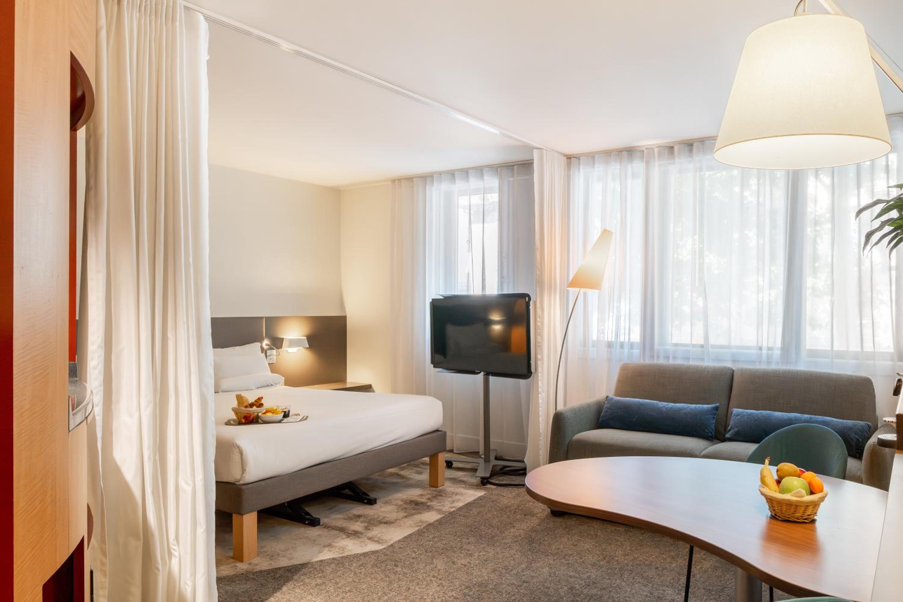 Superior Suite with Sofa thumbnail 6