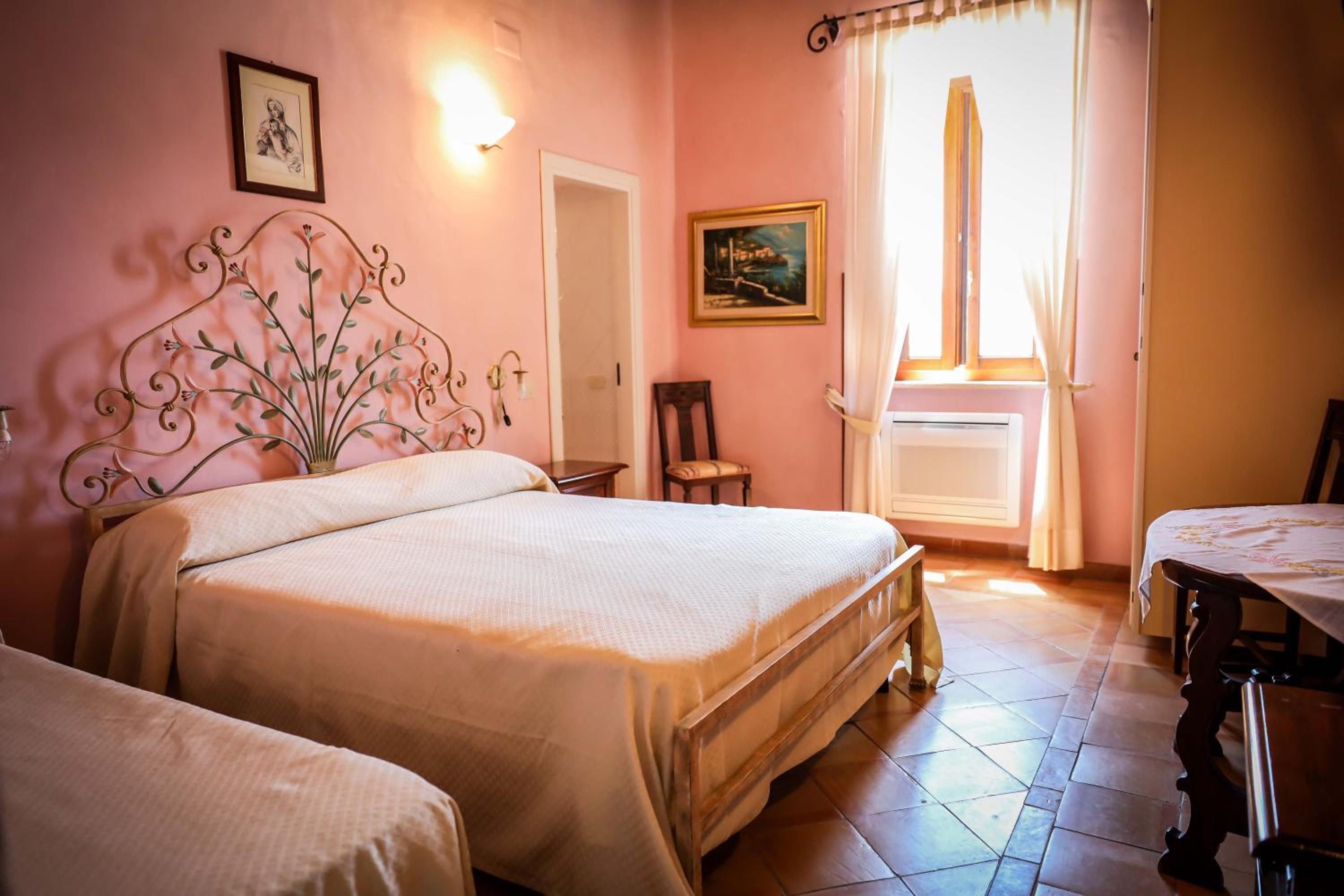 Double Room - Photo 2
