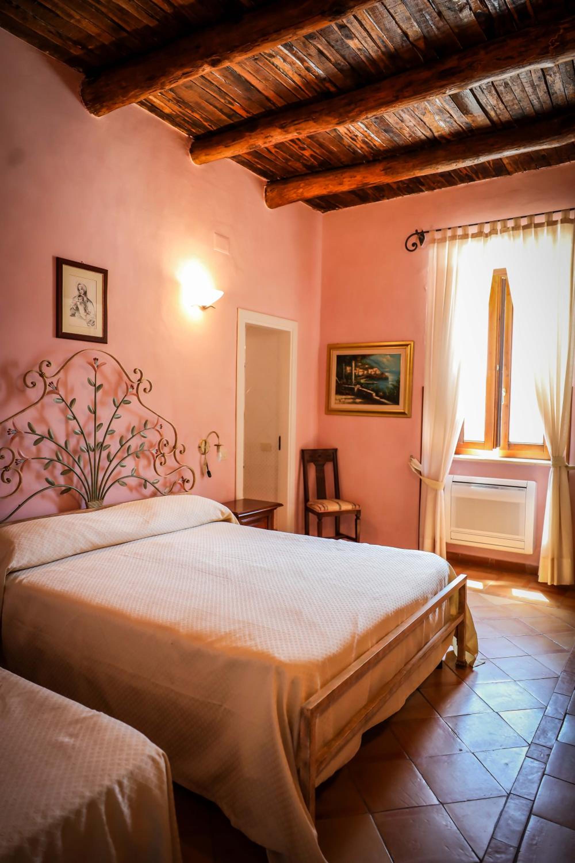 Double Room - Photo 4