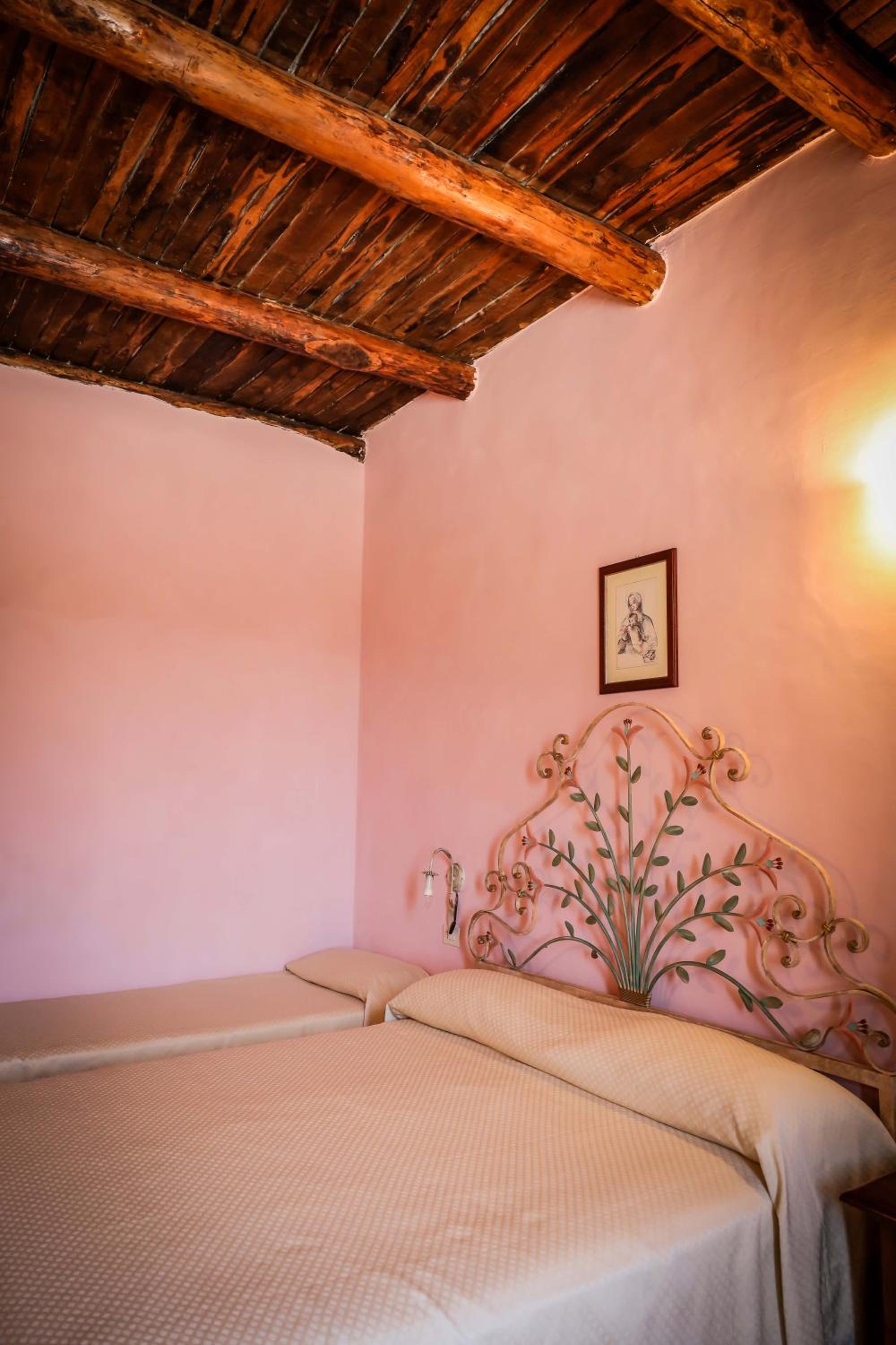 Double Room - Photo 9