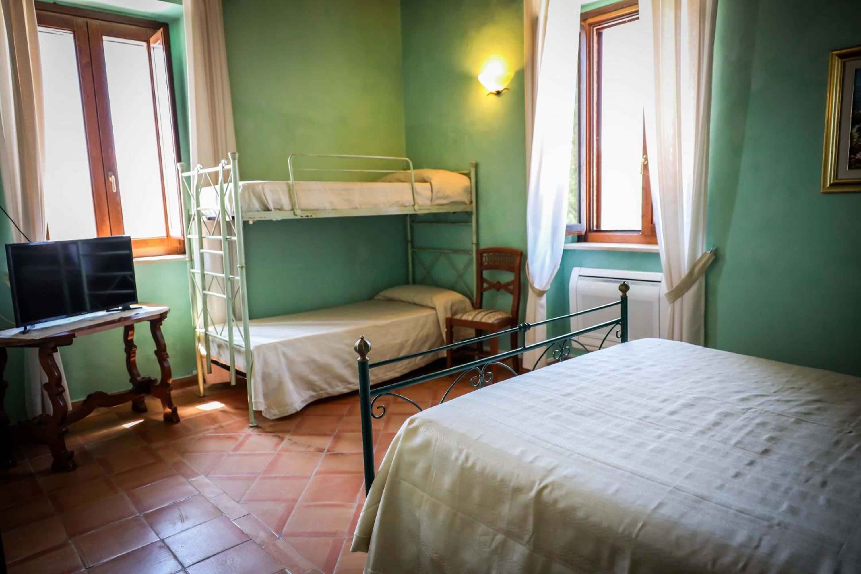 Double Room - Photo 7