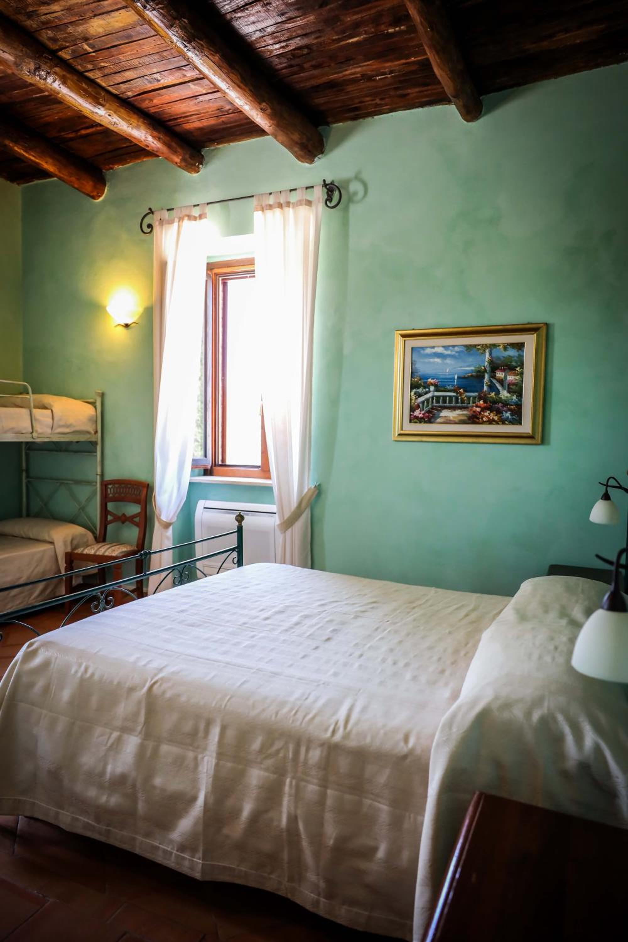 Double Room - Photo 8