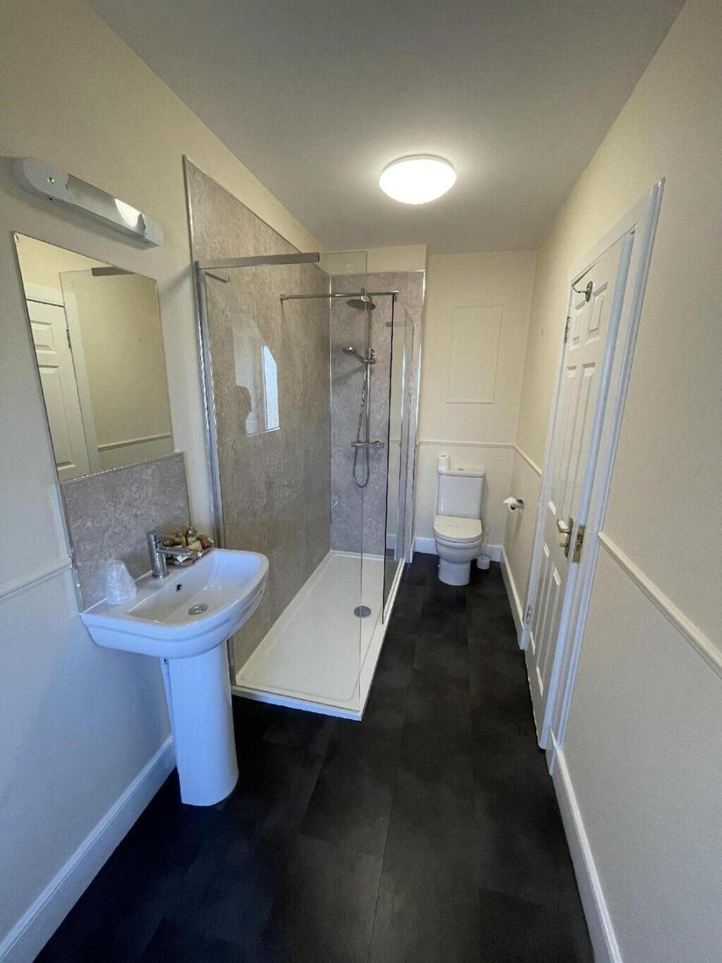 Twin Room with Private Bathroom - Photo 1