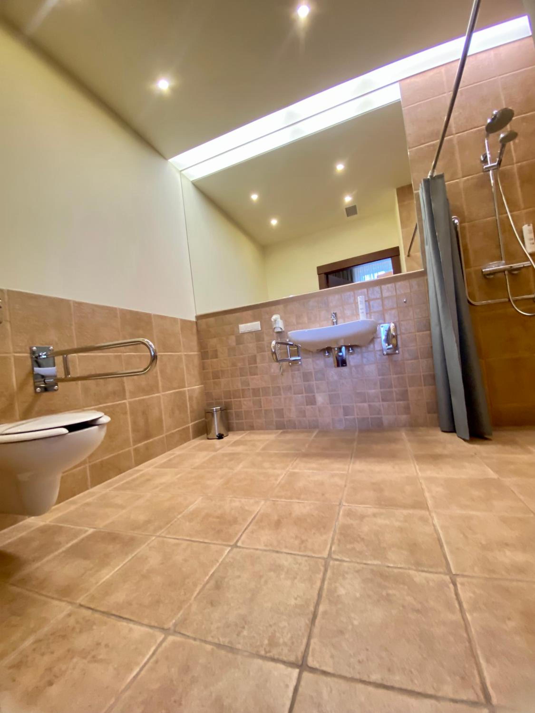 Double Room - Disability Access - Photo 1