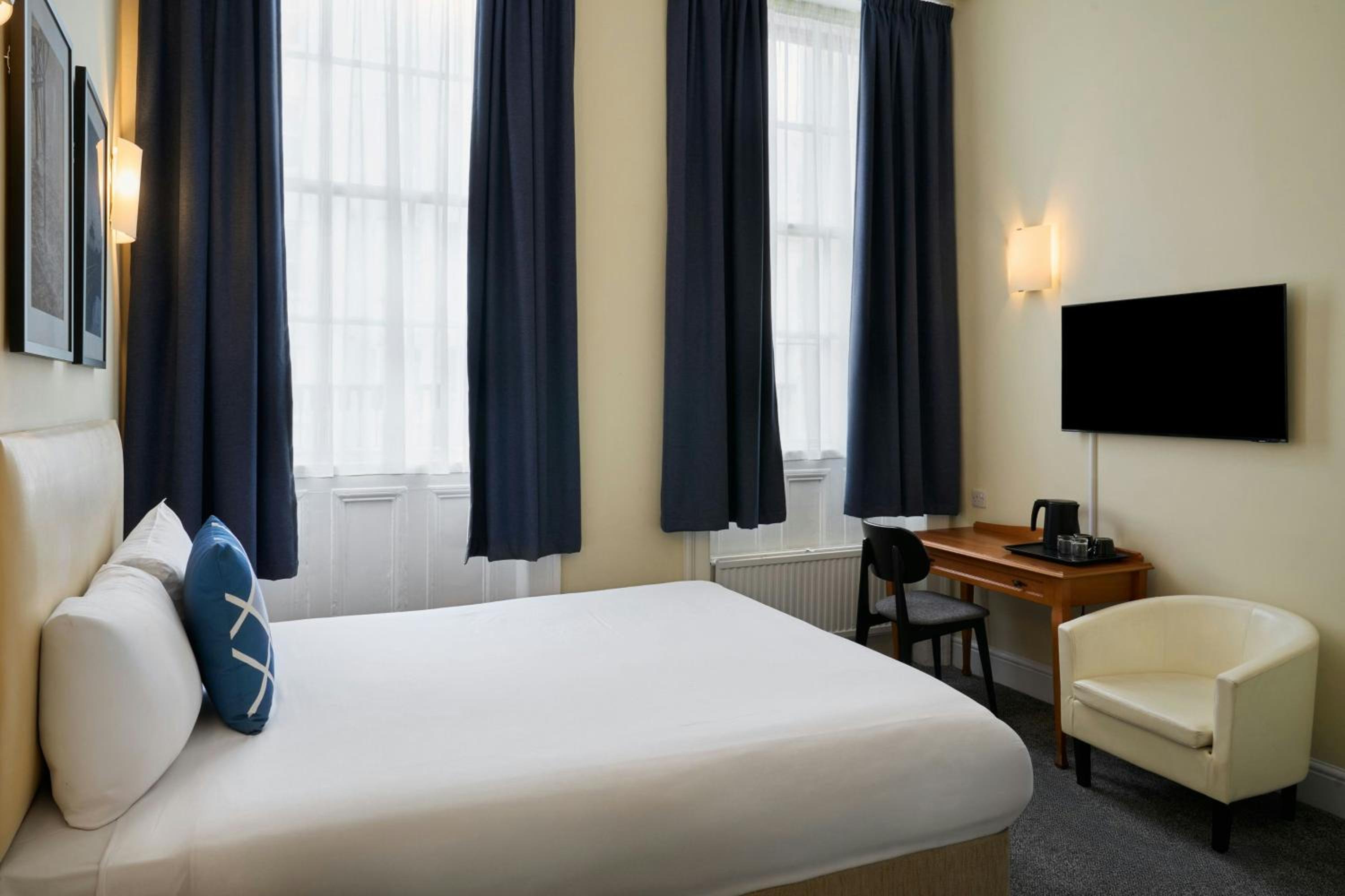 Standard Double Room - Photo 2