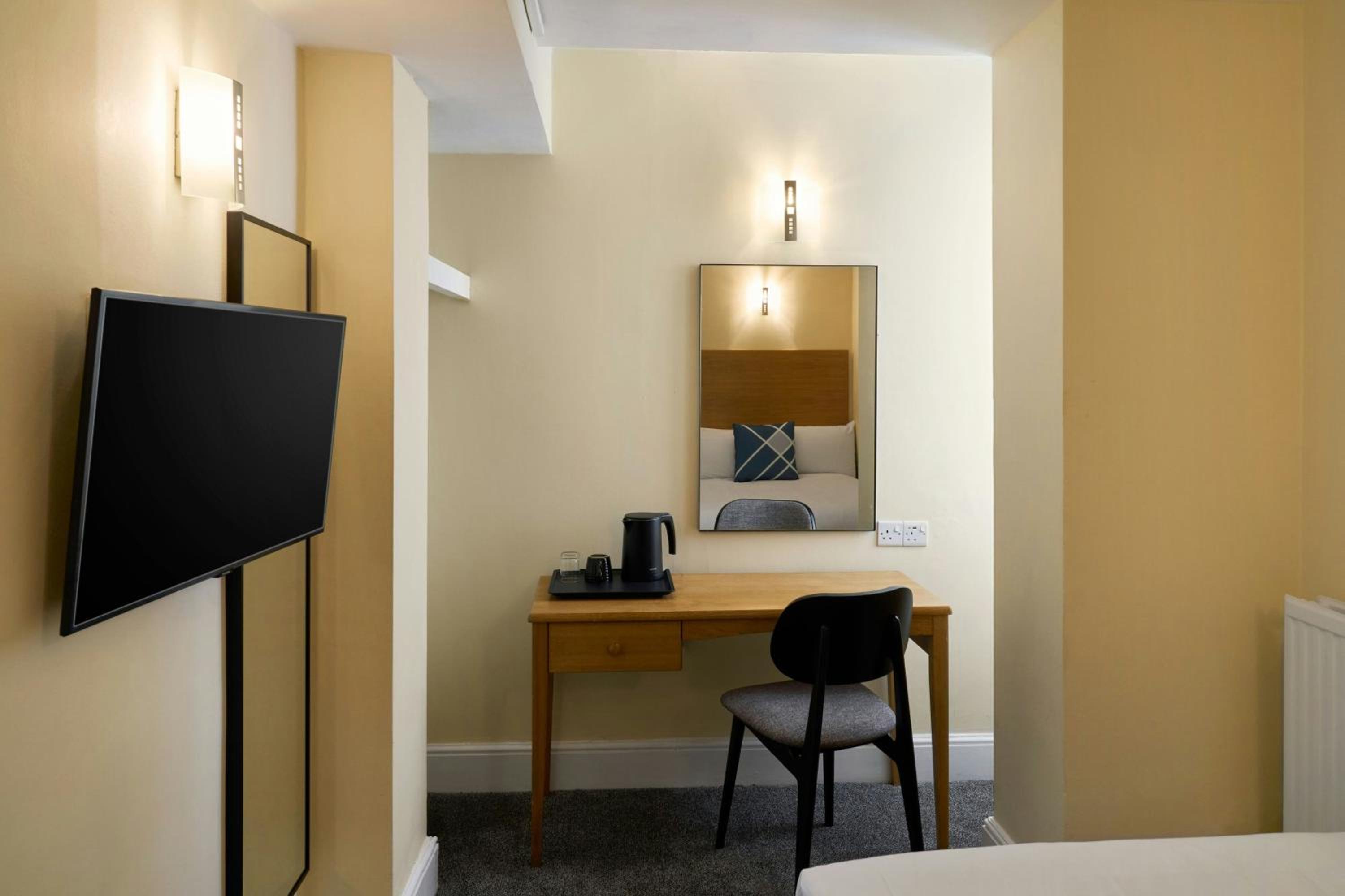 Standard Single Room with One Twin Bed photo 2