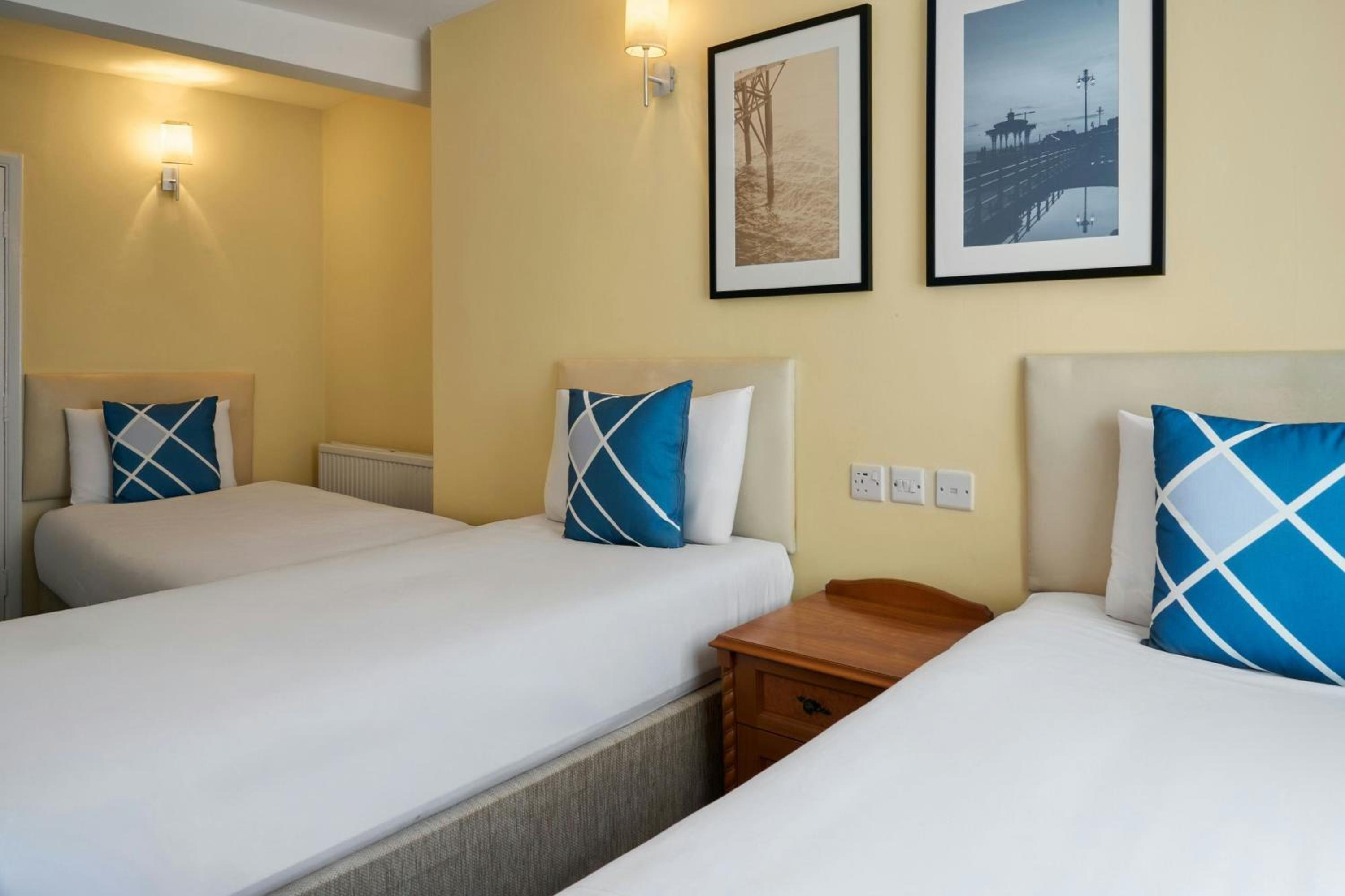 Triple room with 3 Single beds - Photo 2