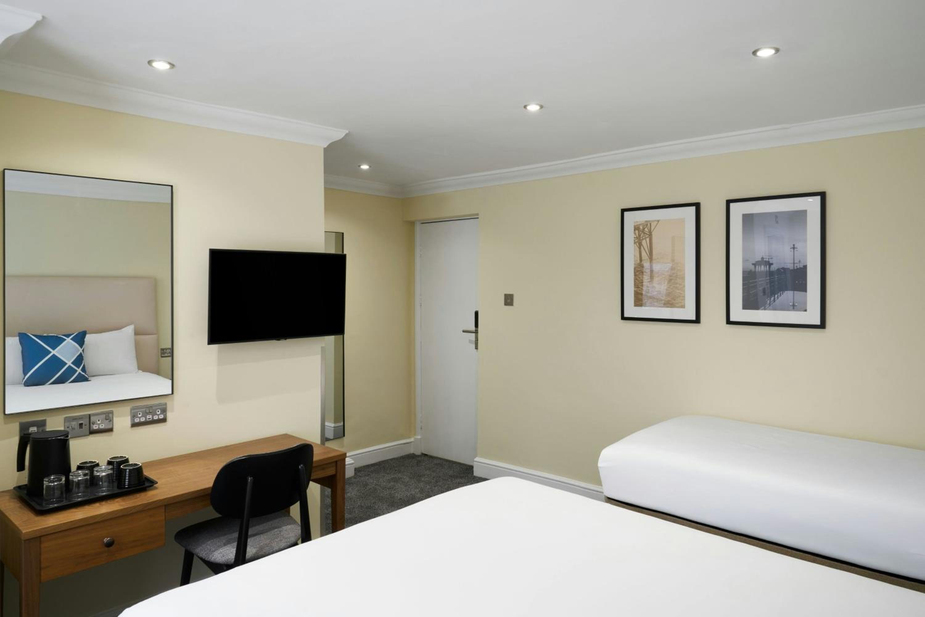 Triple Room with Double and Single Bed - Photo 4