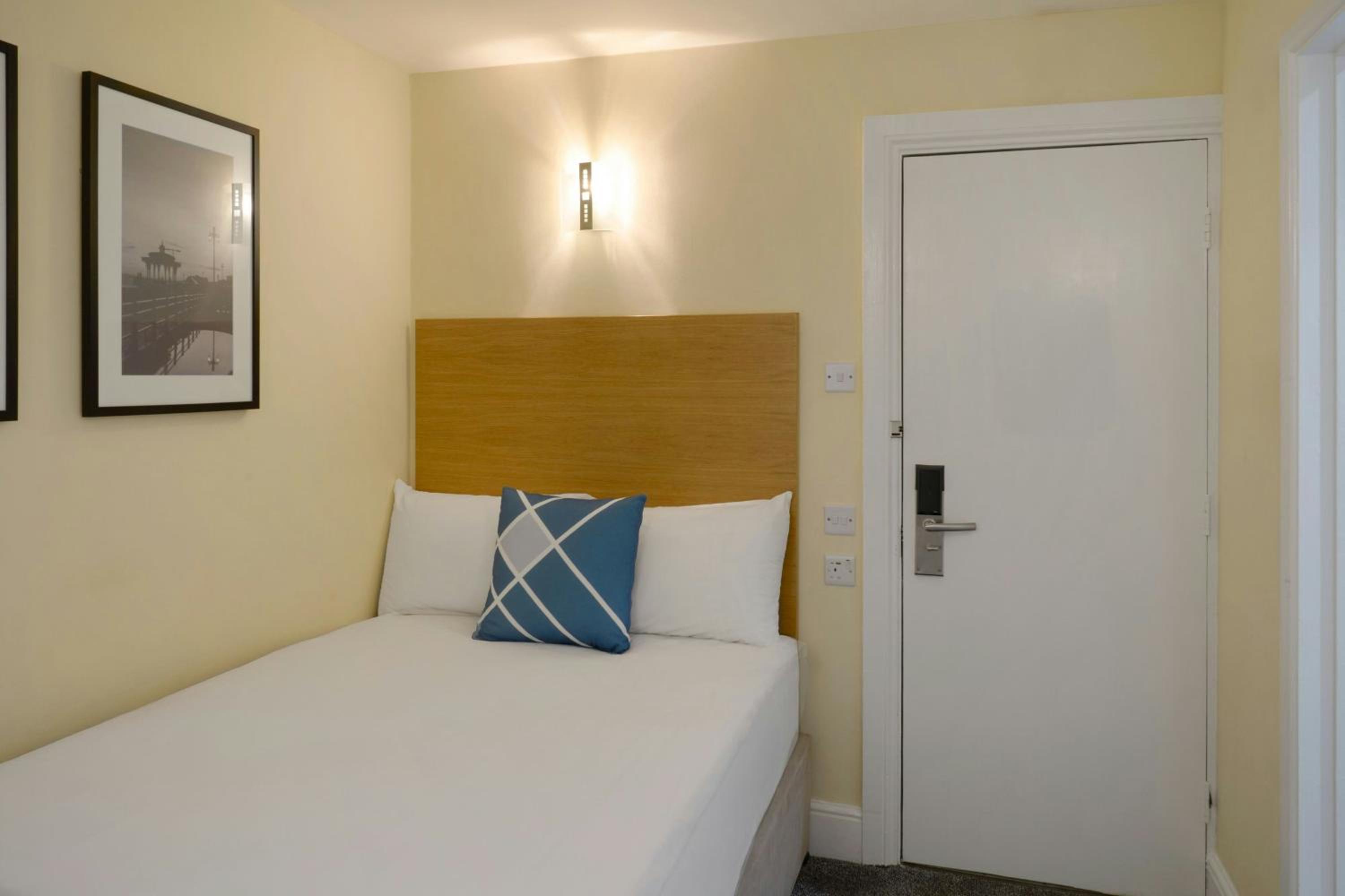Standard Single Room with One Twin Bed photo 1