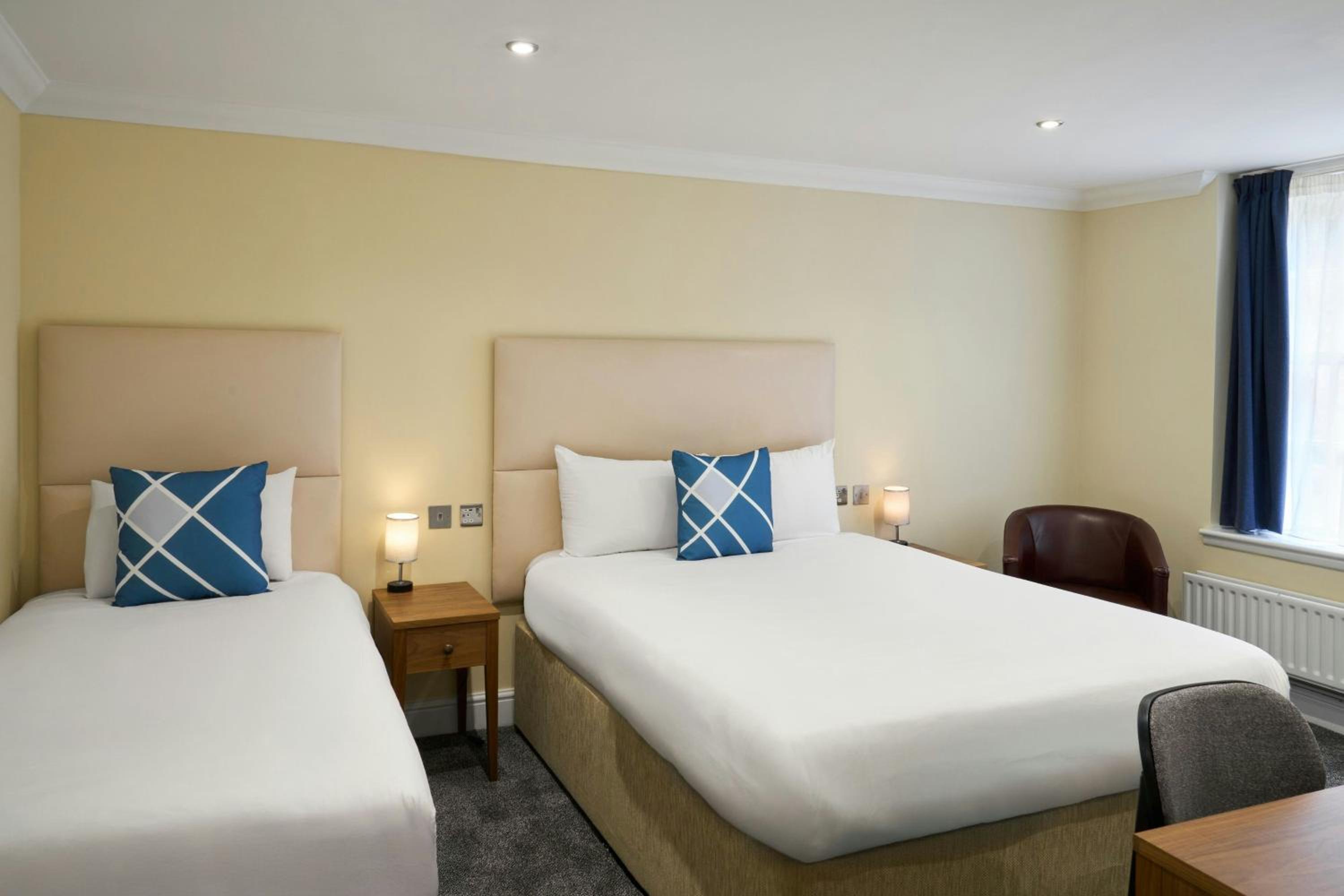 Triple Room with Double and Single Bed - Photo 3