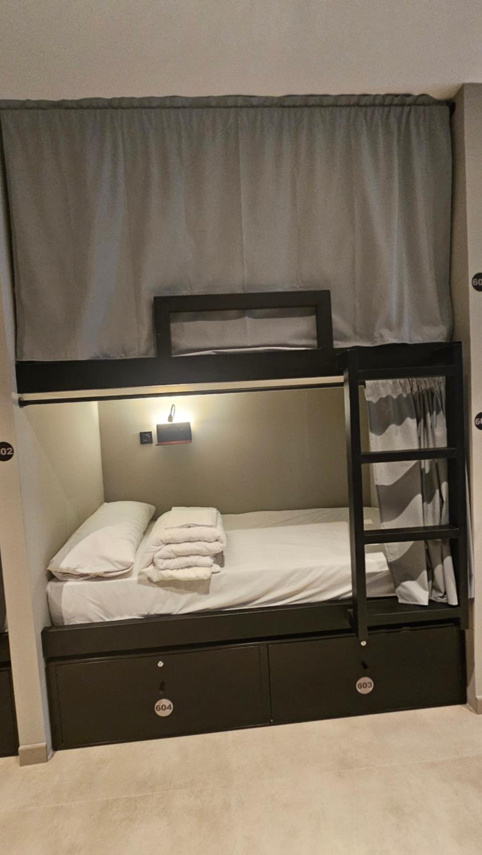 Single Bed in Mixed Dormitory Room