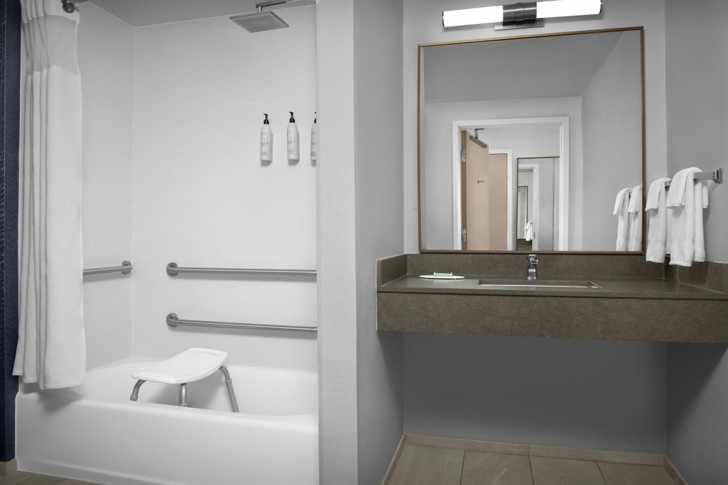 King Room with Sofa Bed and Adapted Tub - Mobility and Hearing Accessible - Photo 4