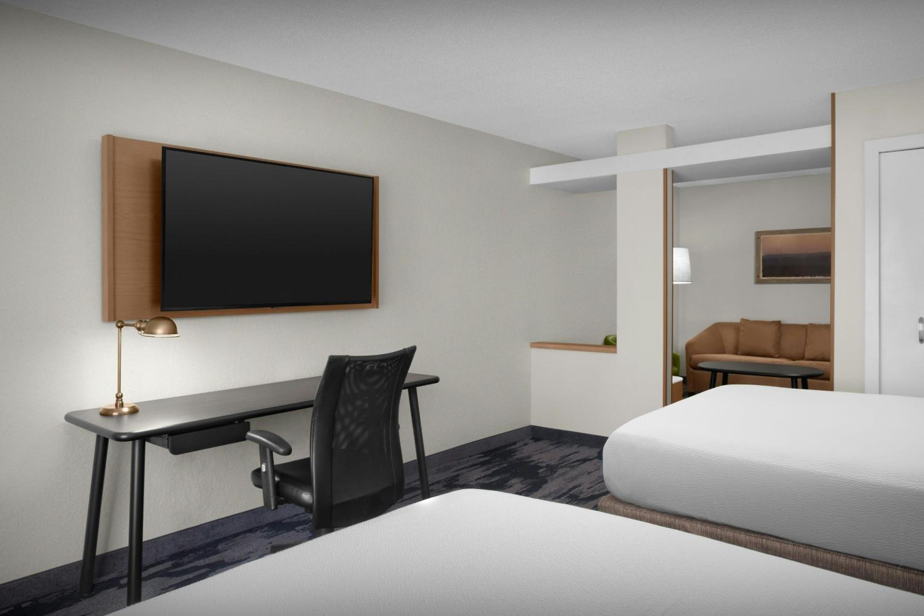 Queen Suite with Two Queen Beds and Sofa Bed - Photo 4