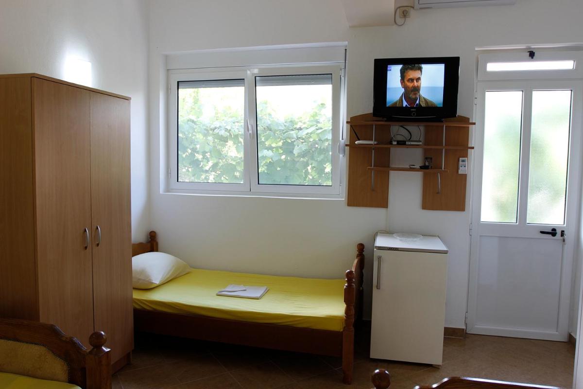 Studio Apartment - Photo 11