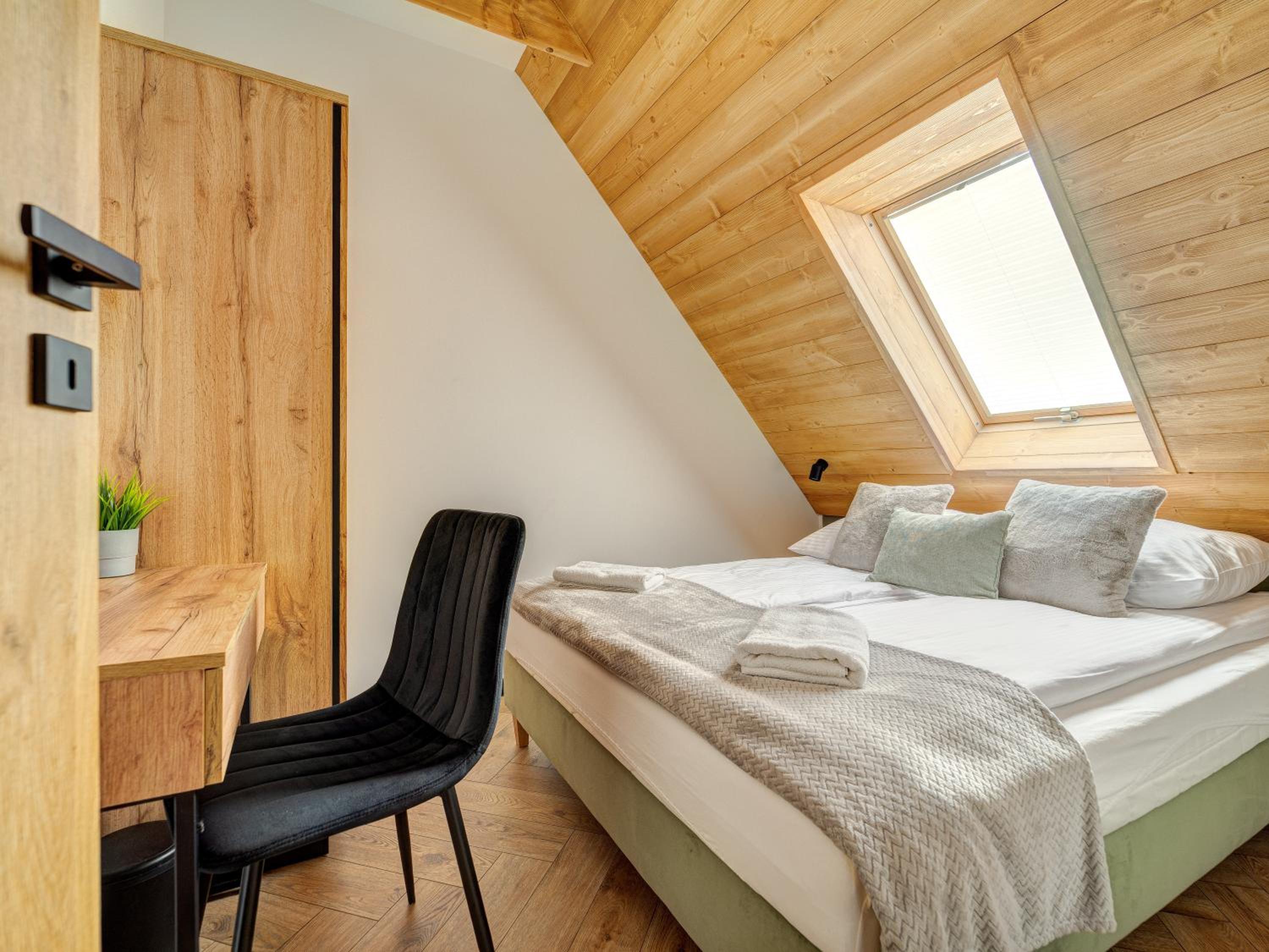 Two-Bedroom Apartment with Balcony photo 2