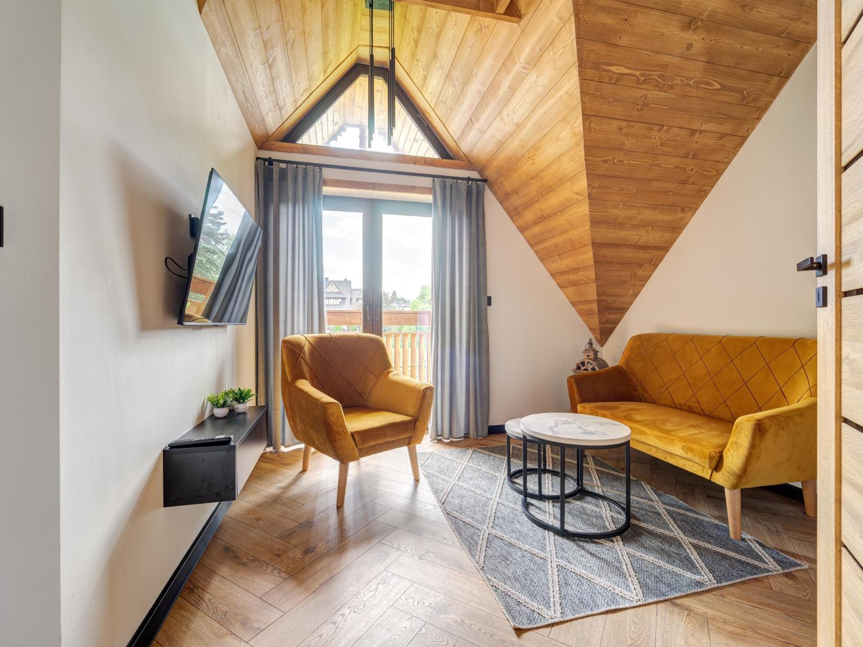 Two-Bedroom Apartment with Balcony photo 3
