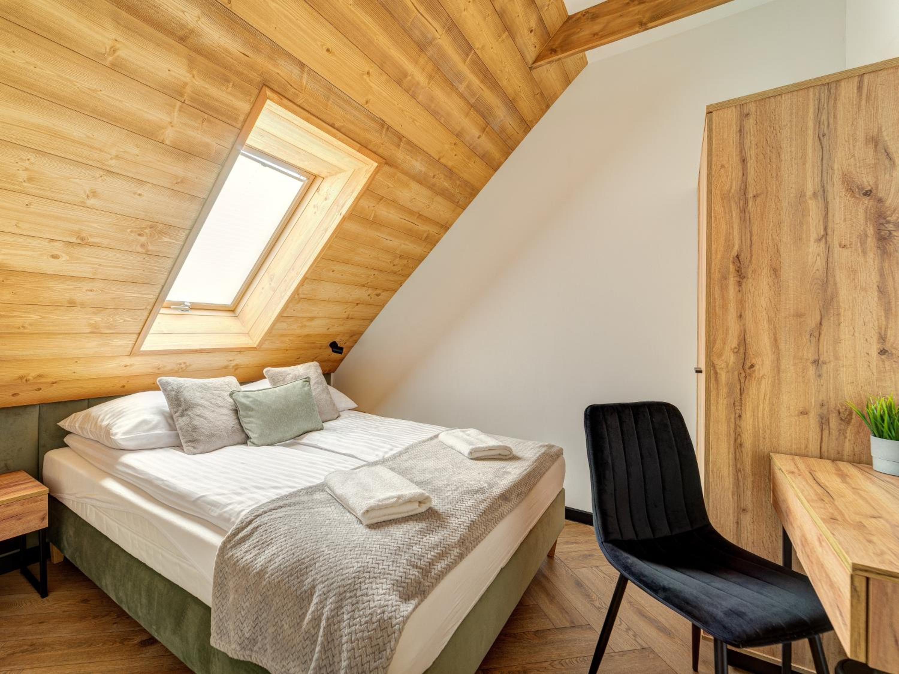 Two-Bedroom Apartment with Balcony photo 1
