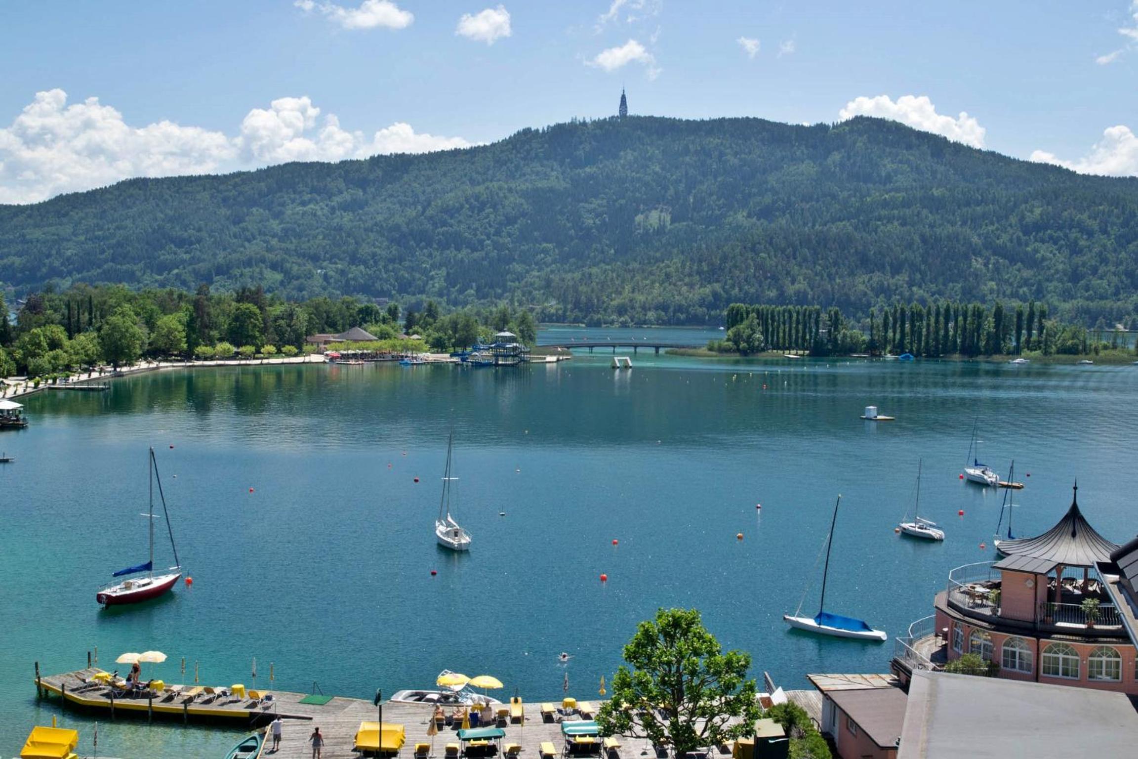 Double Room with Balcony and Lake View photo 2
