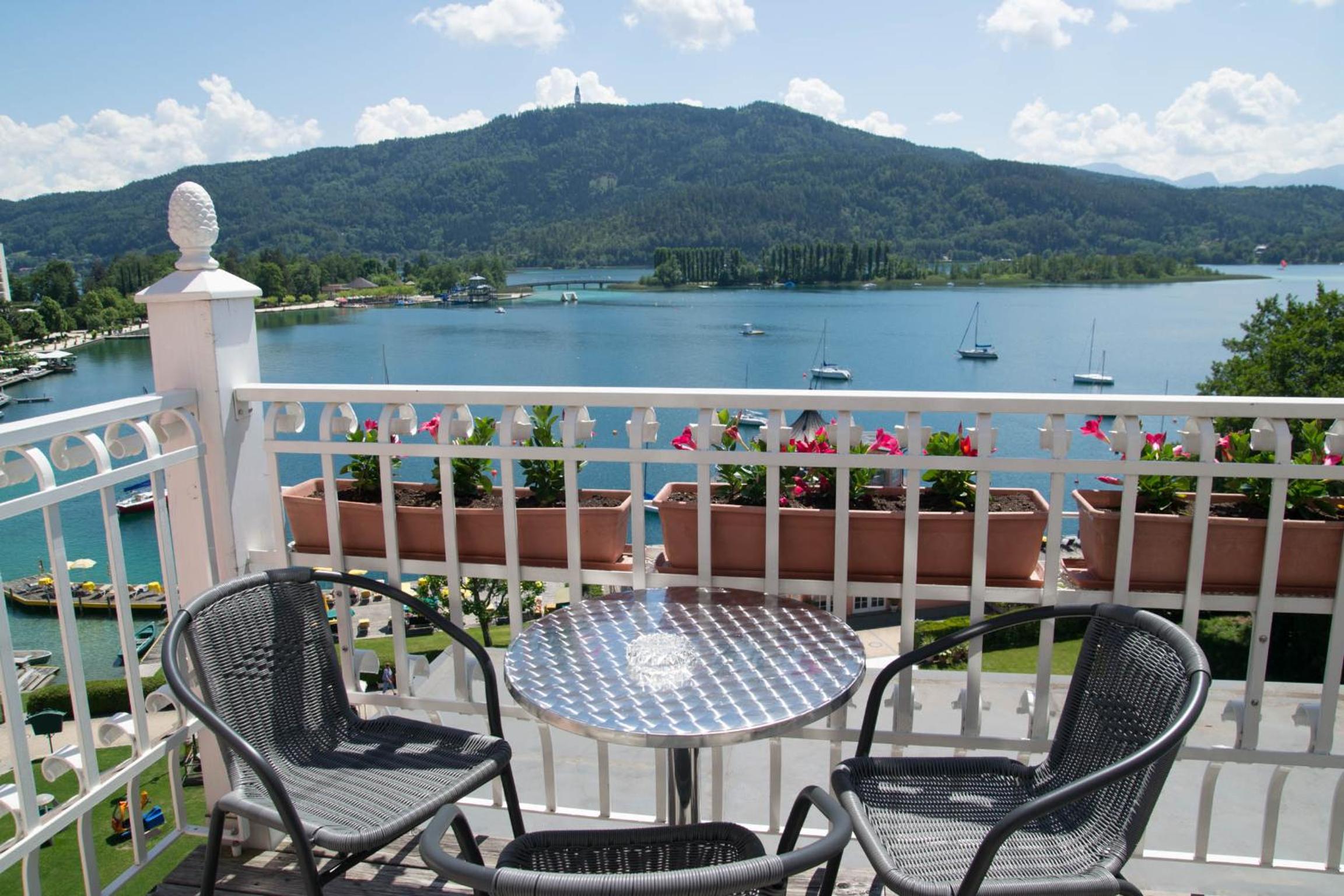 Two-Bedroom Apartment with Balcony photo 2
