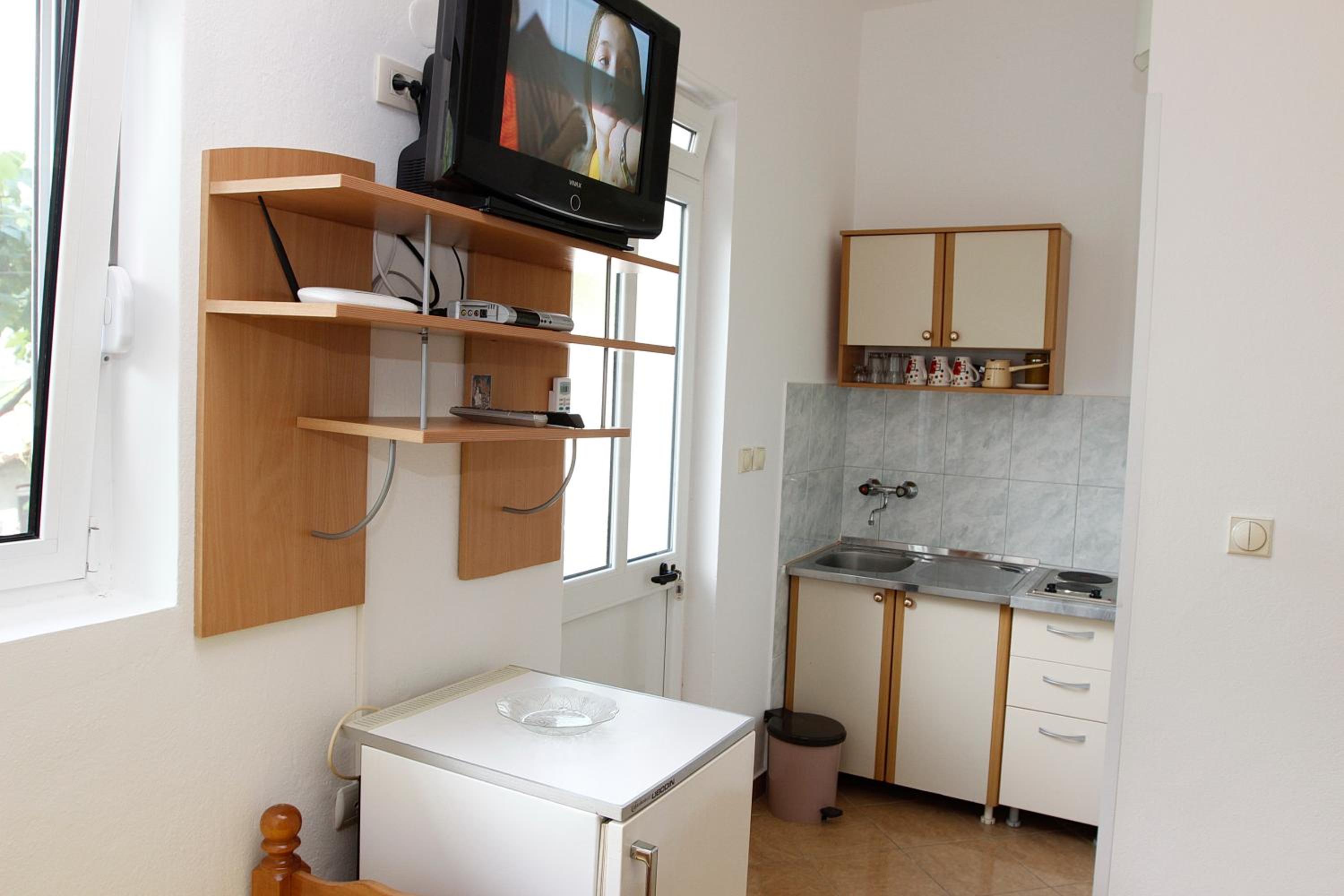Studio Apartment - Photo 10