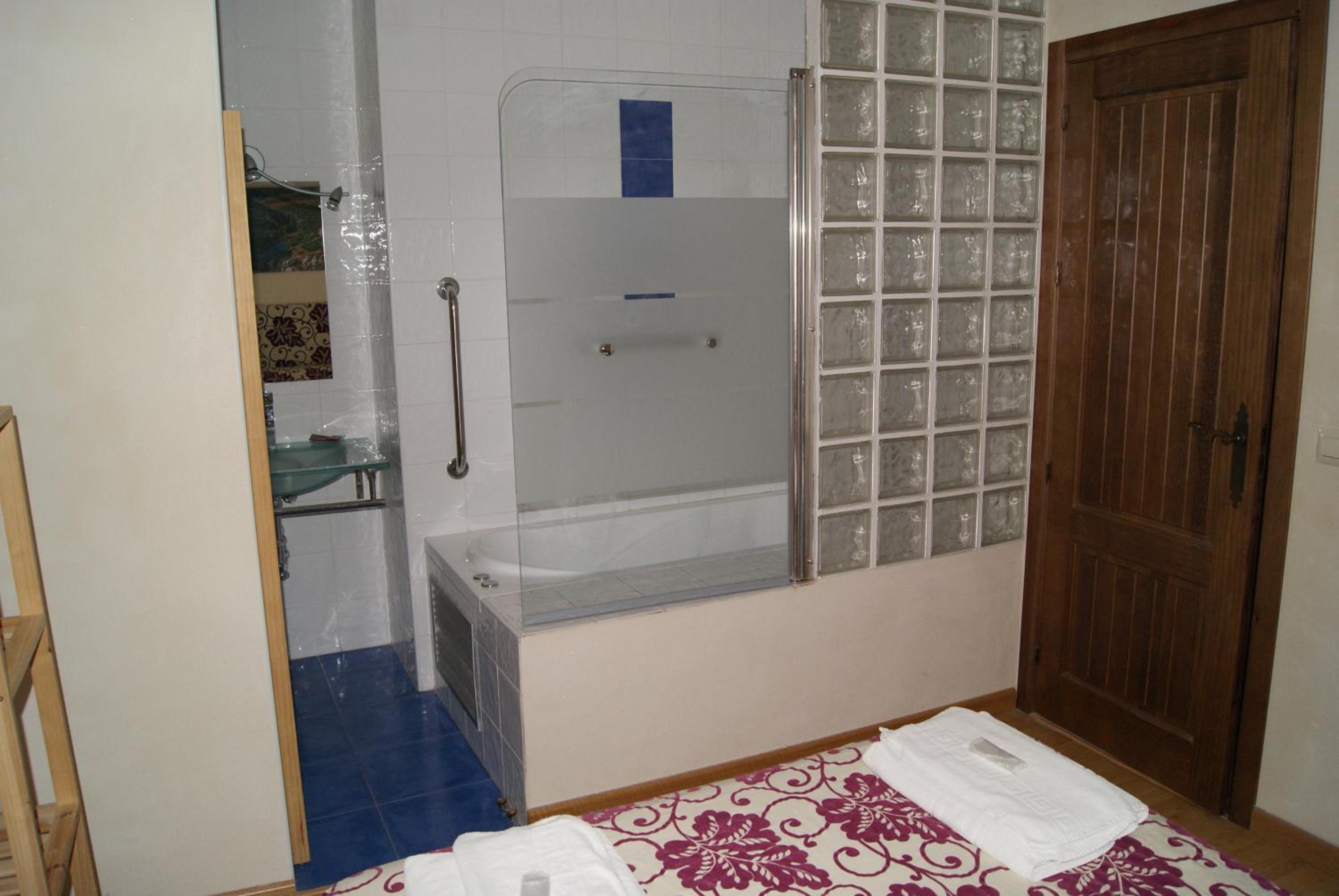 Two-Bedroom Apartment (4 Adults) photo 2