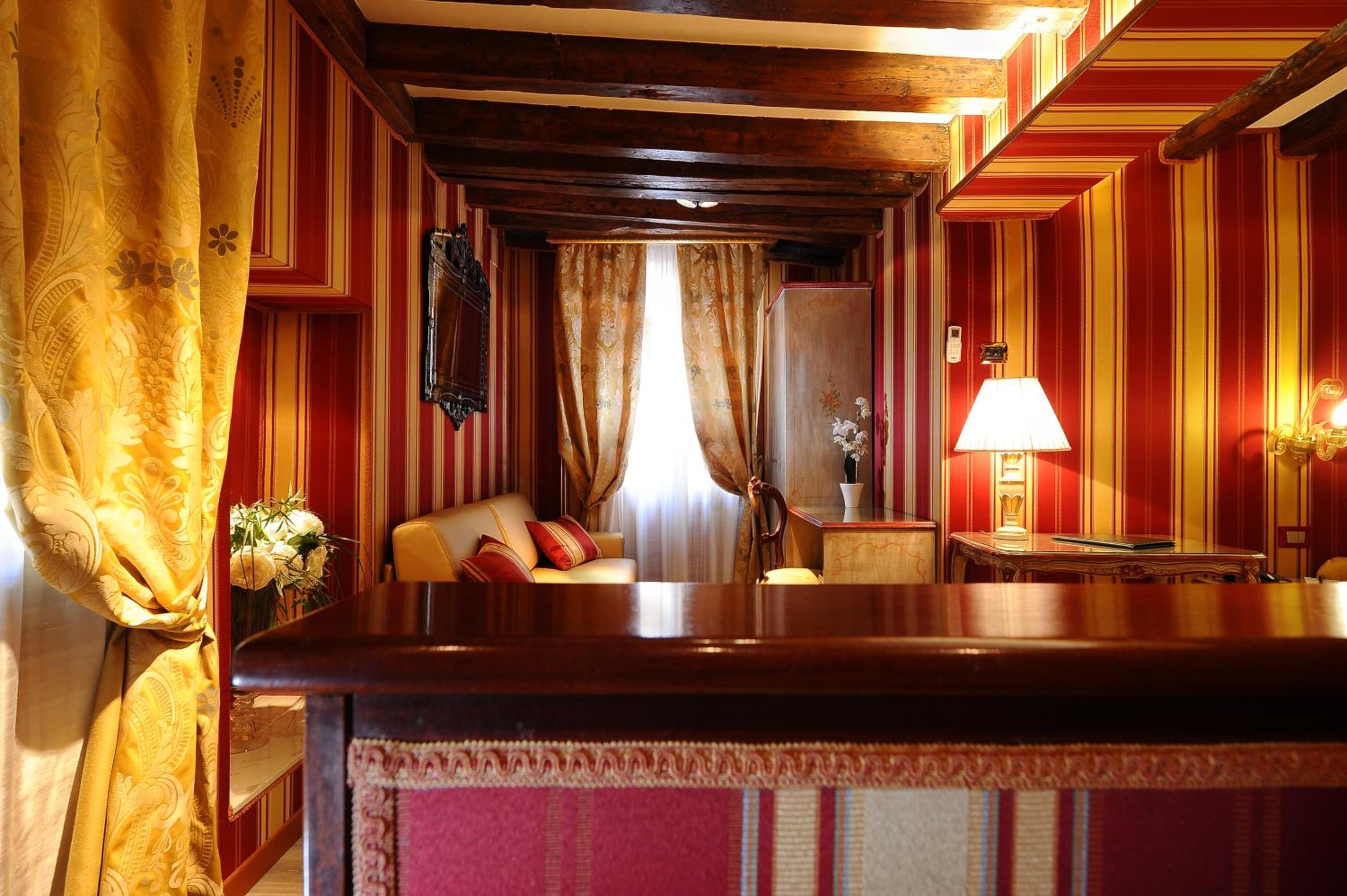 Deluxe Double or Twin Room photo 3