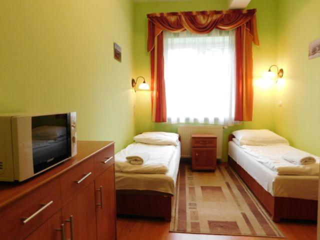 Family Room with Private Bathroom photo 2