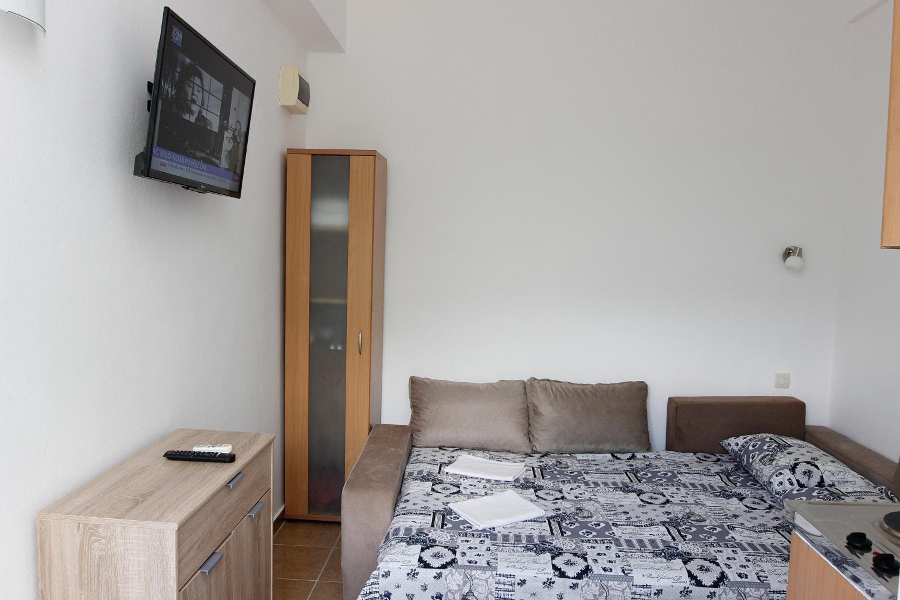 Double or Twin Room with Private Bathroom - Photo 6