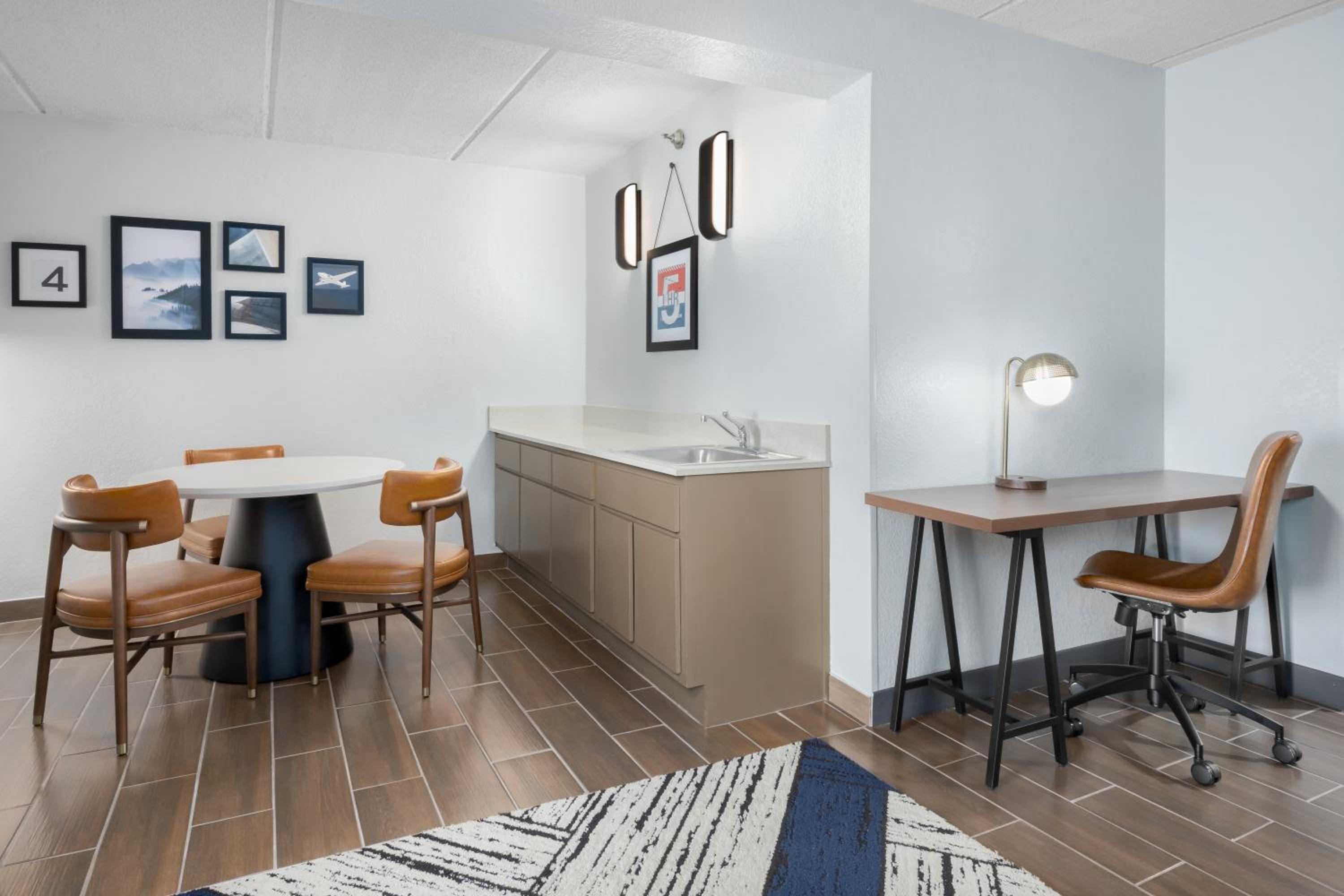 One-Bedroom King Suite with City View and Whirlpool