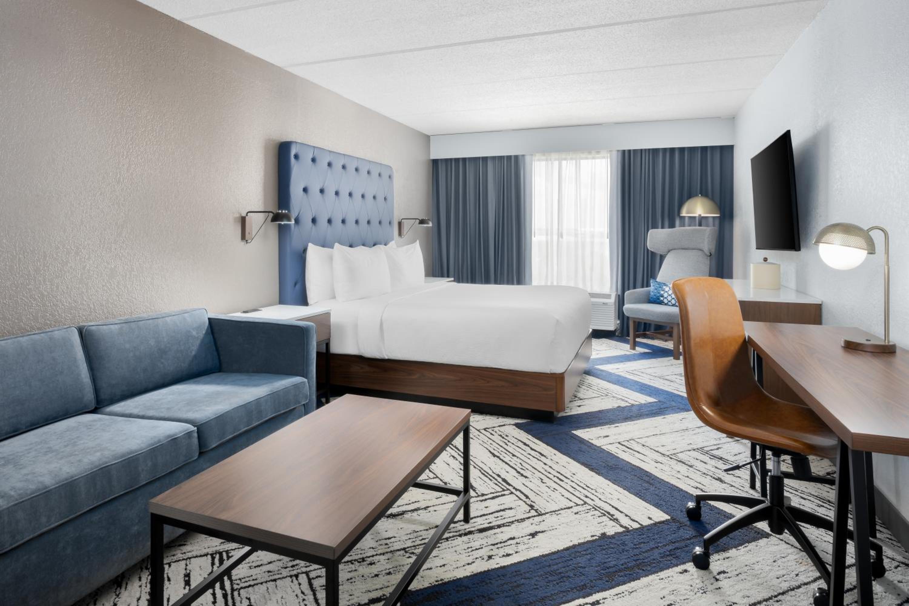 One-Bedroom Executive King Suite with Sofa Bed and City View