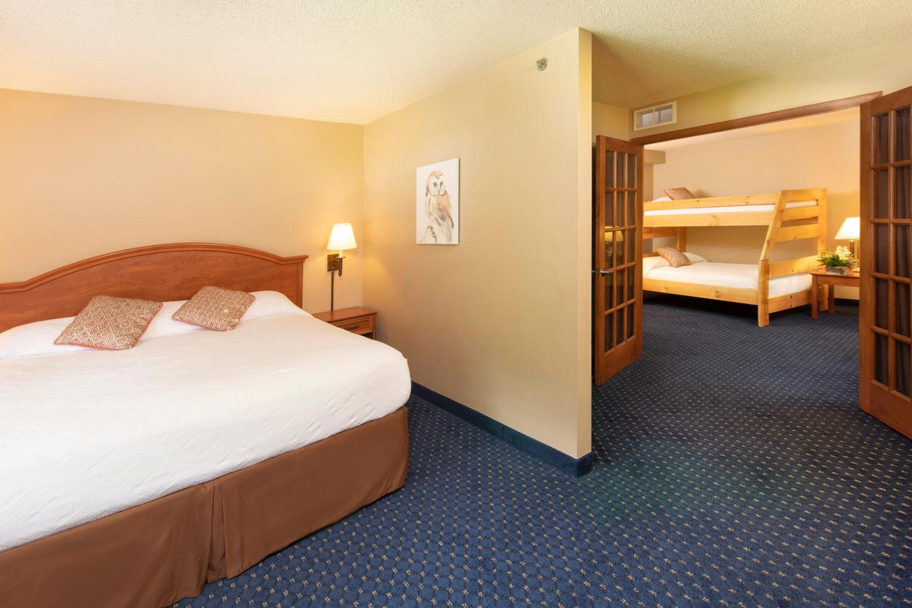 Master King Suite with Twin/Full Bunk Bed, Spa bath and Fireplace