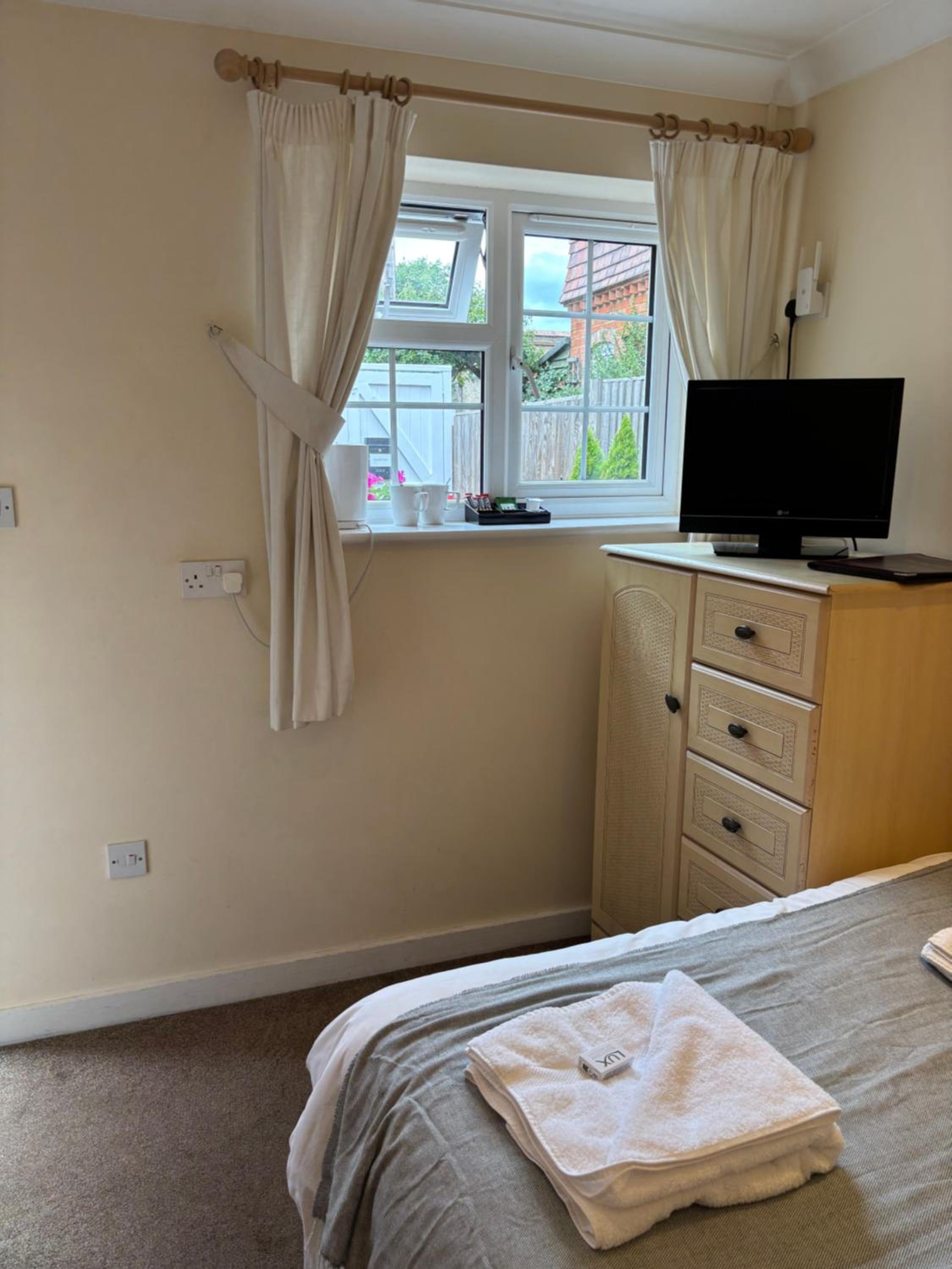 Small Double Room - Photo 3