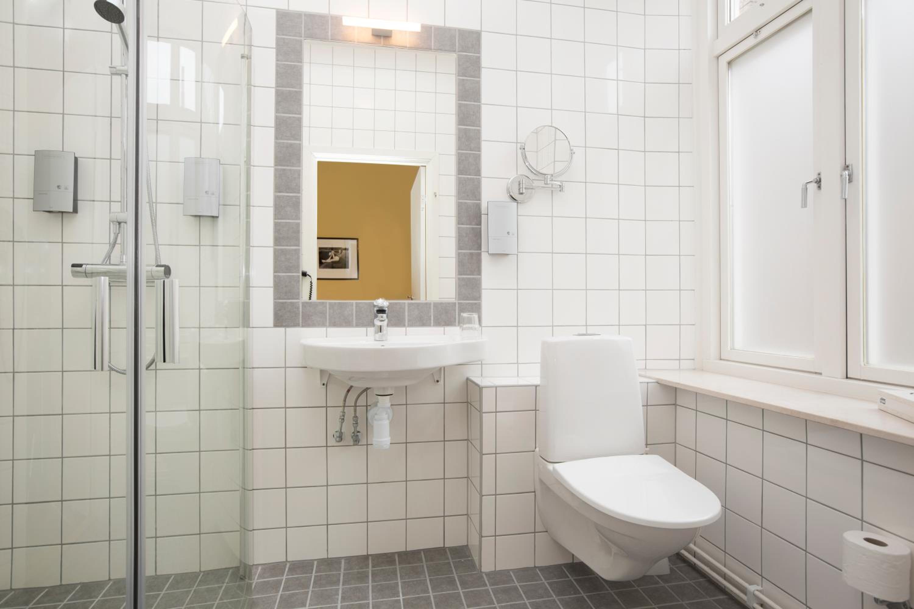Small Double Room - Photo 11