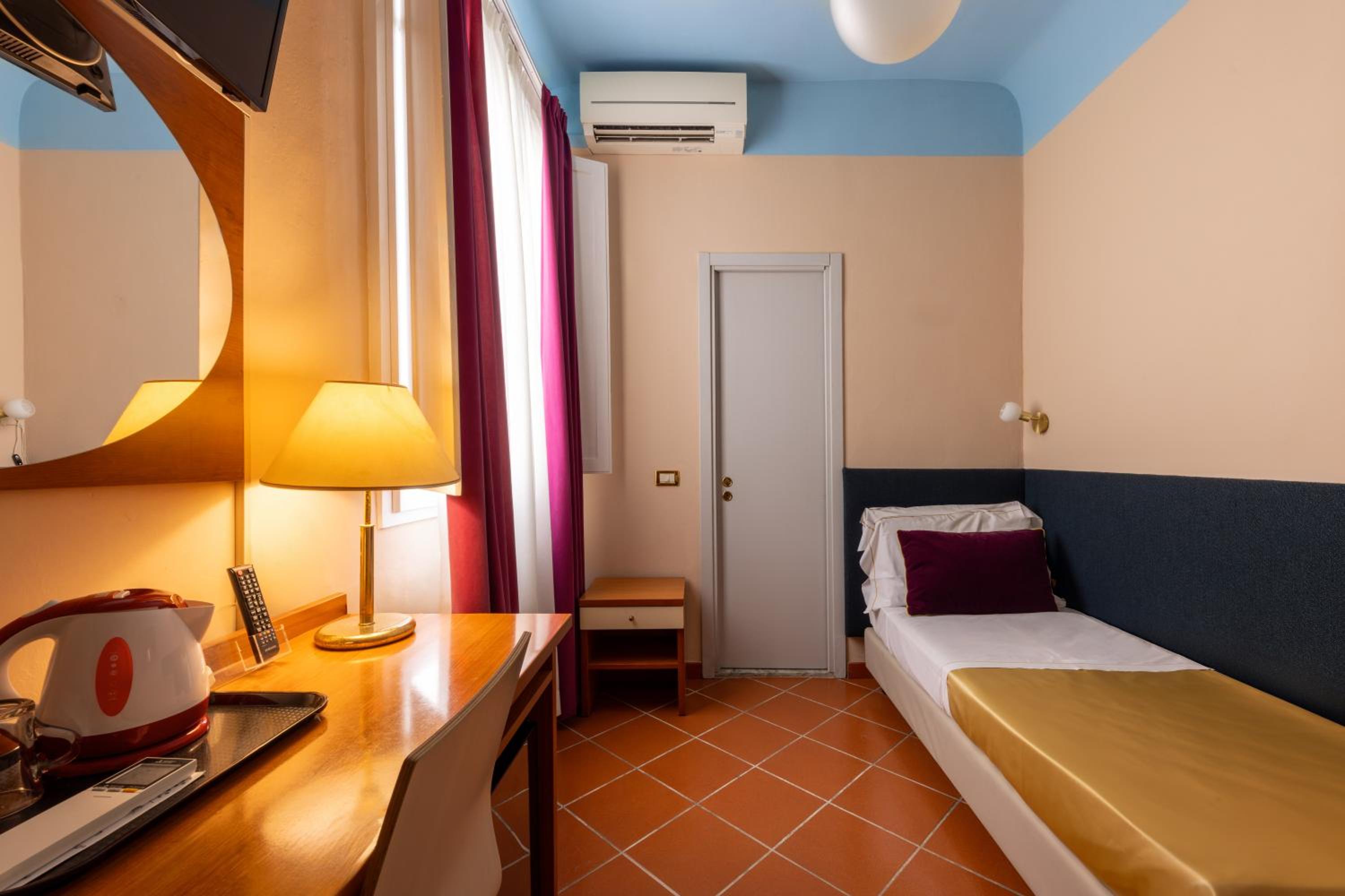 Economy Single Room - access with stairs