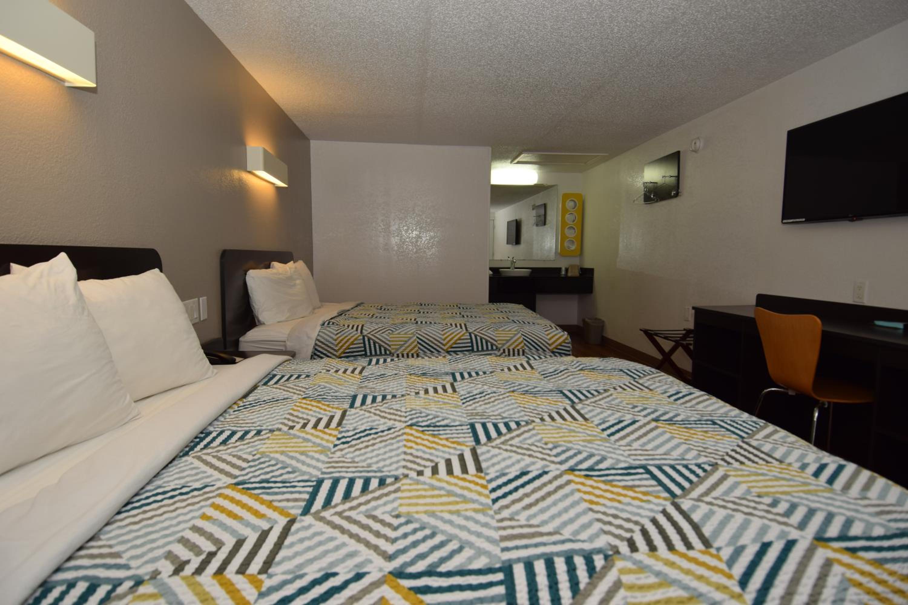 Queen Room with Two Queen Beds - Disability Access - Non-Smoking
