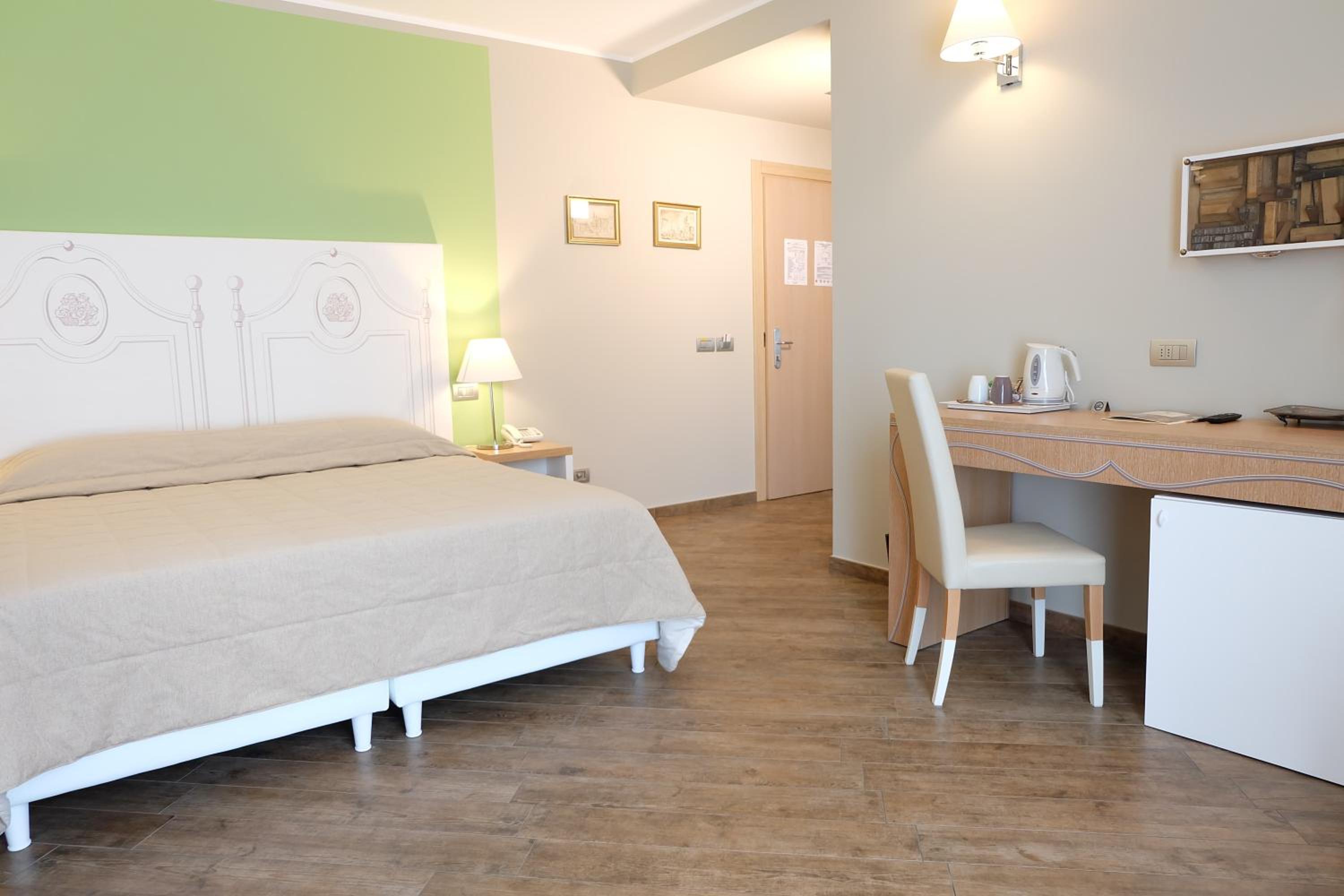 Deluxe Double or Twin Room photo 2