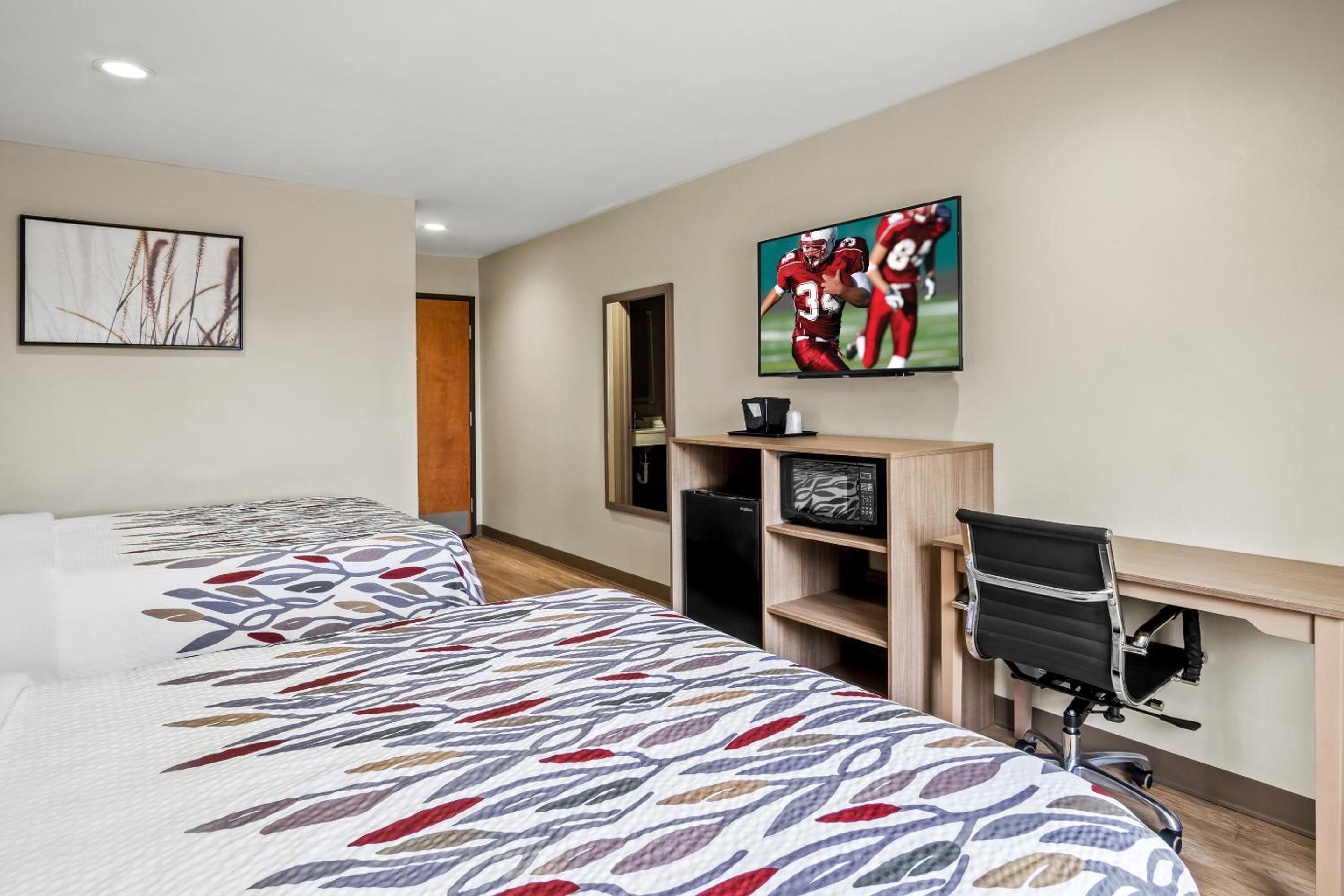 Deluxe Room with Two Queen Beds Non-Smoking - Photo 2
