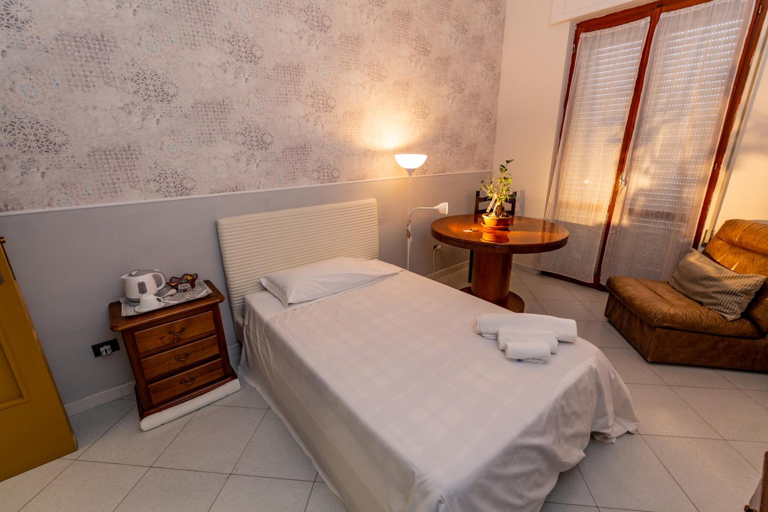 Standard Single Room with Shared Bathroom photo 1