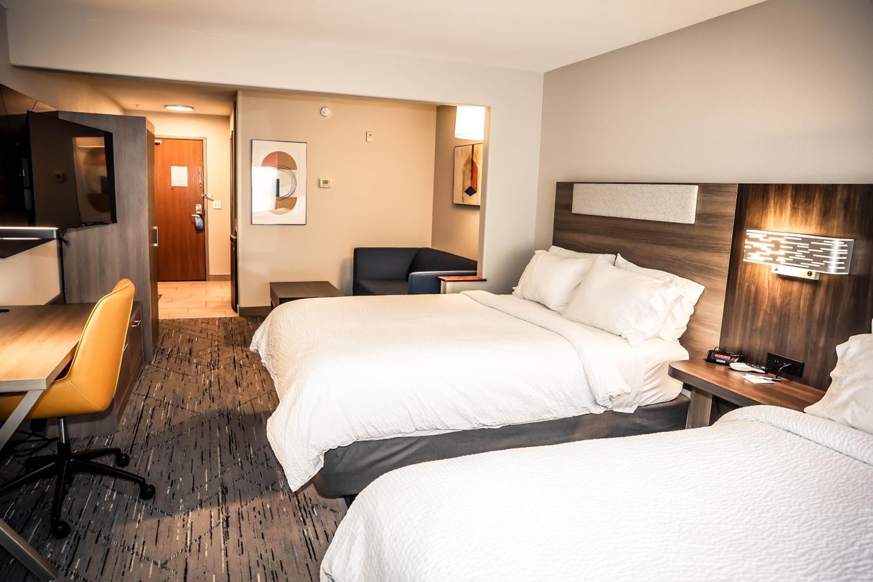 Suite with Two Queen Beds - Hearing Accessible - Photo 2