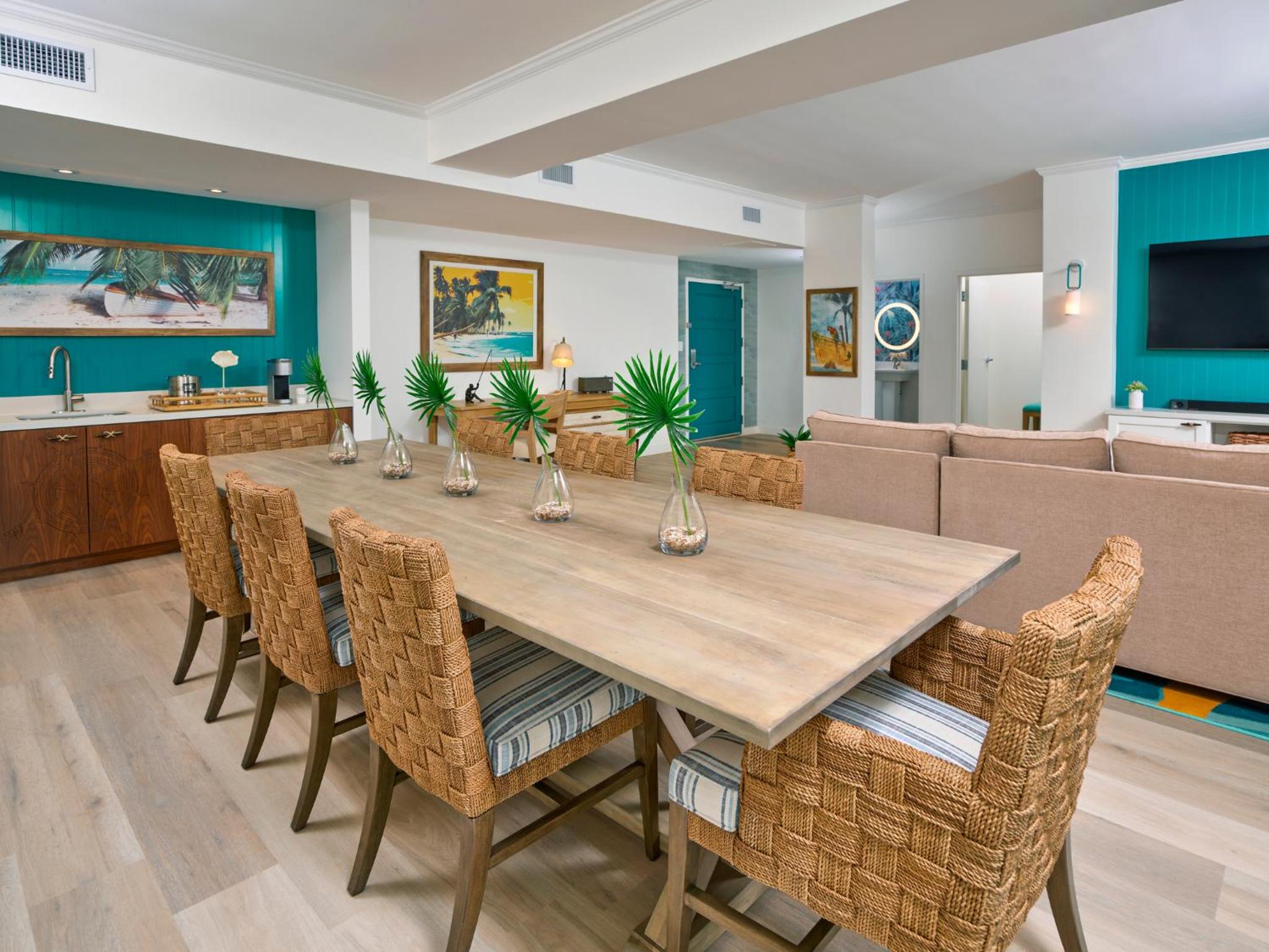 Executive Suite- Lake View