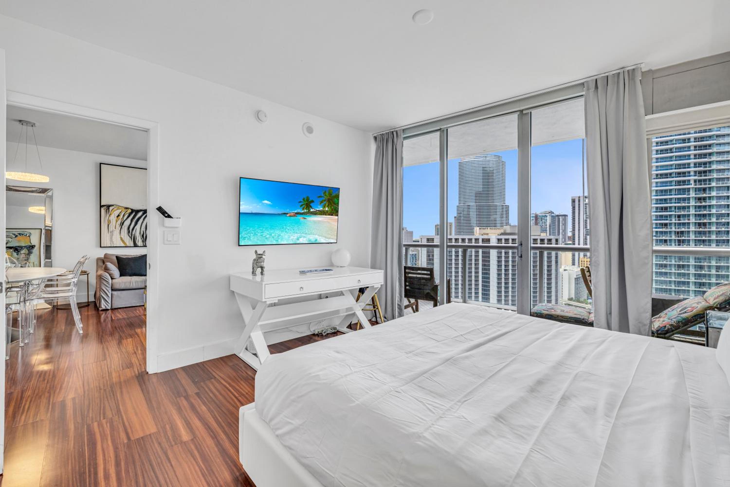 One-Bedroom Apartment with Bay View photo 3