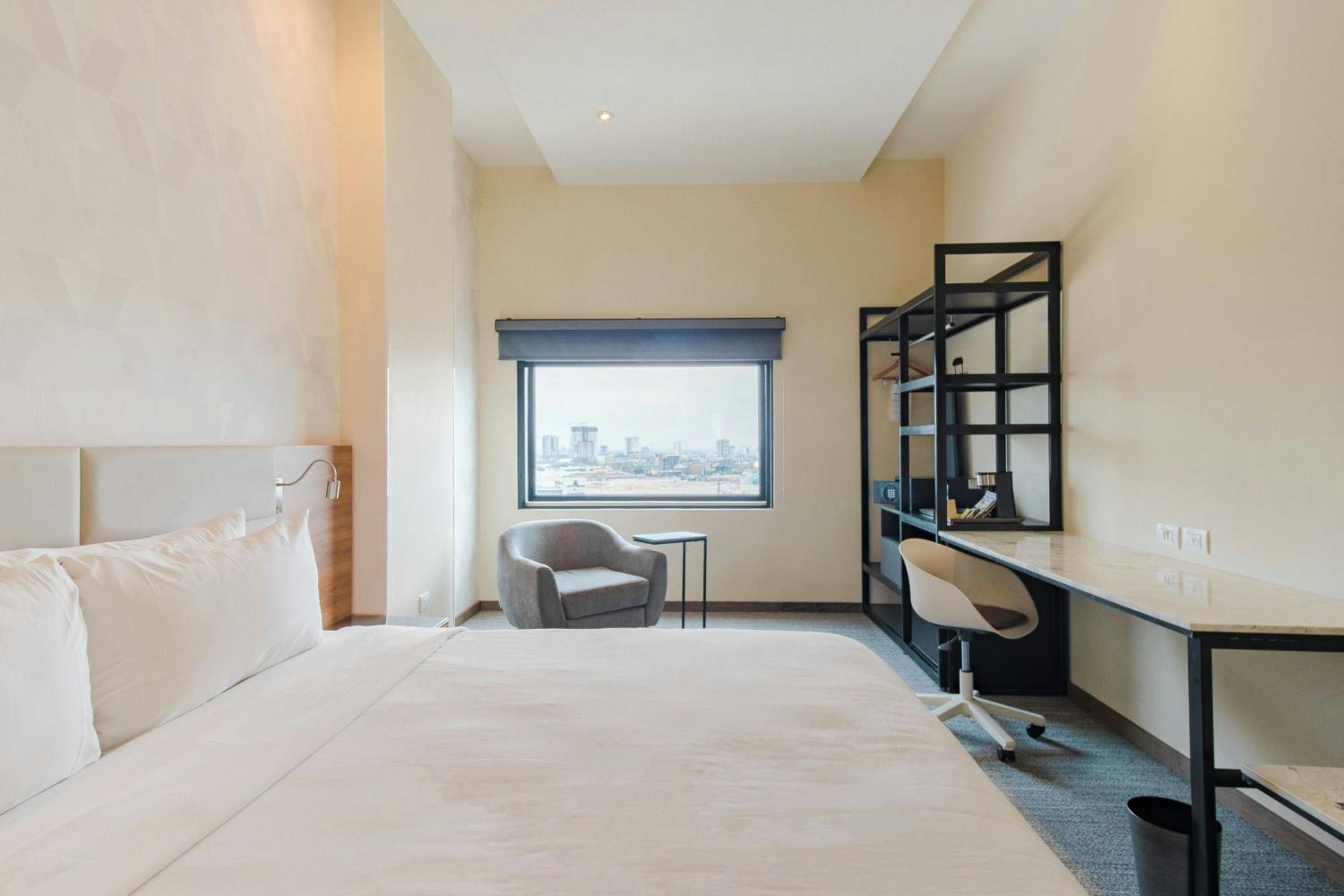 Executive King Room with City View - Photo 1