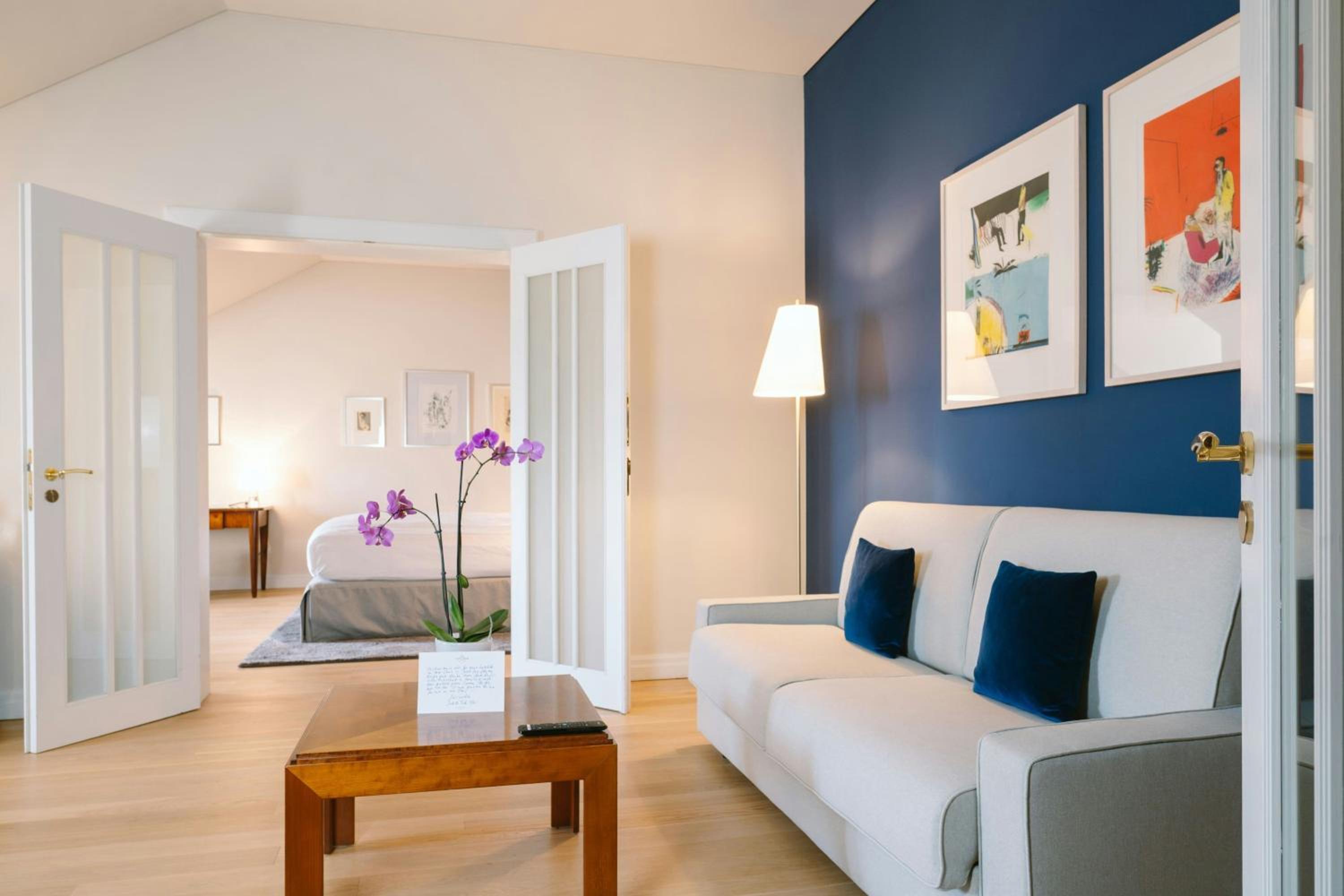 Double Suite with Sofa Bed and City View photo 2