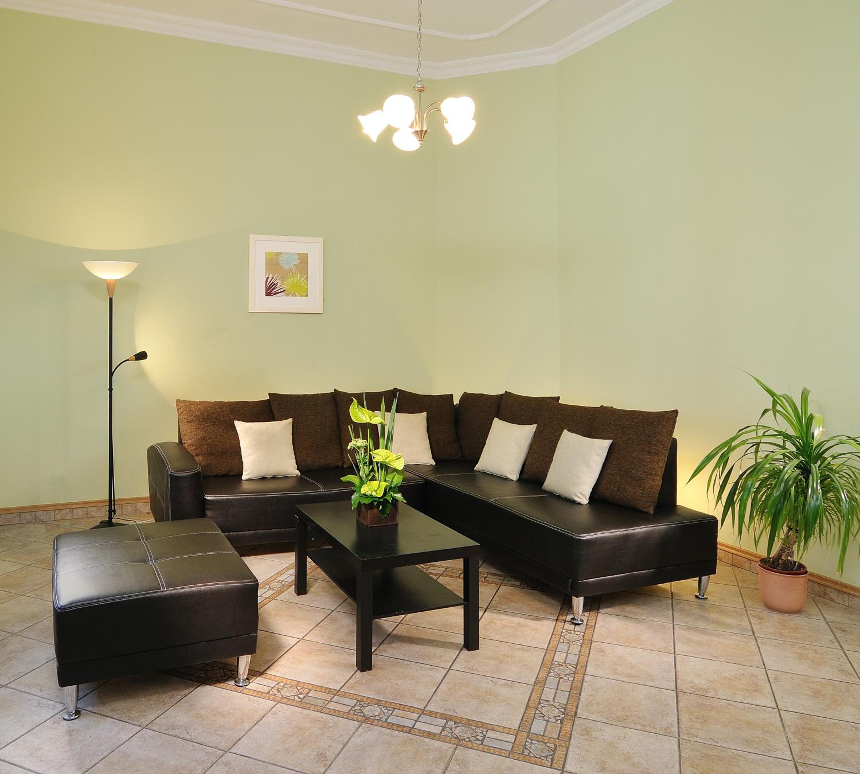 Two-Bedroom Apartment - Photo 3