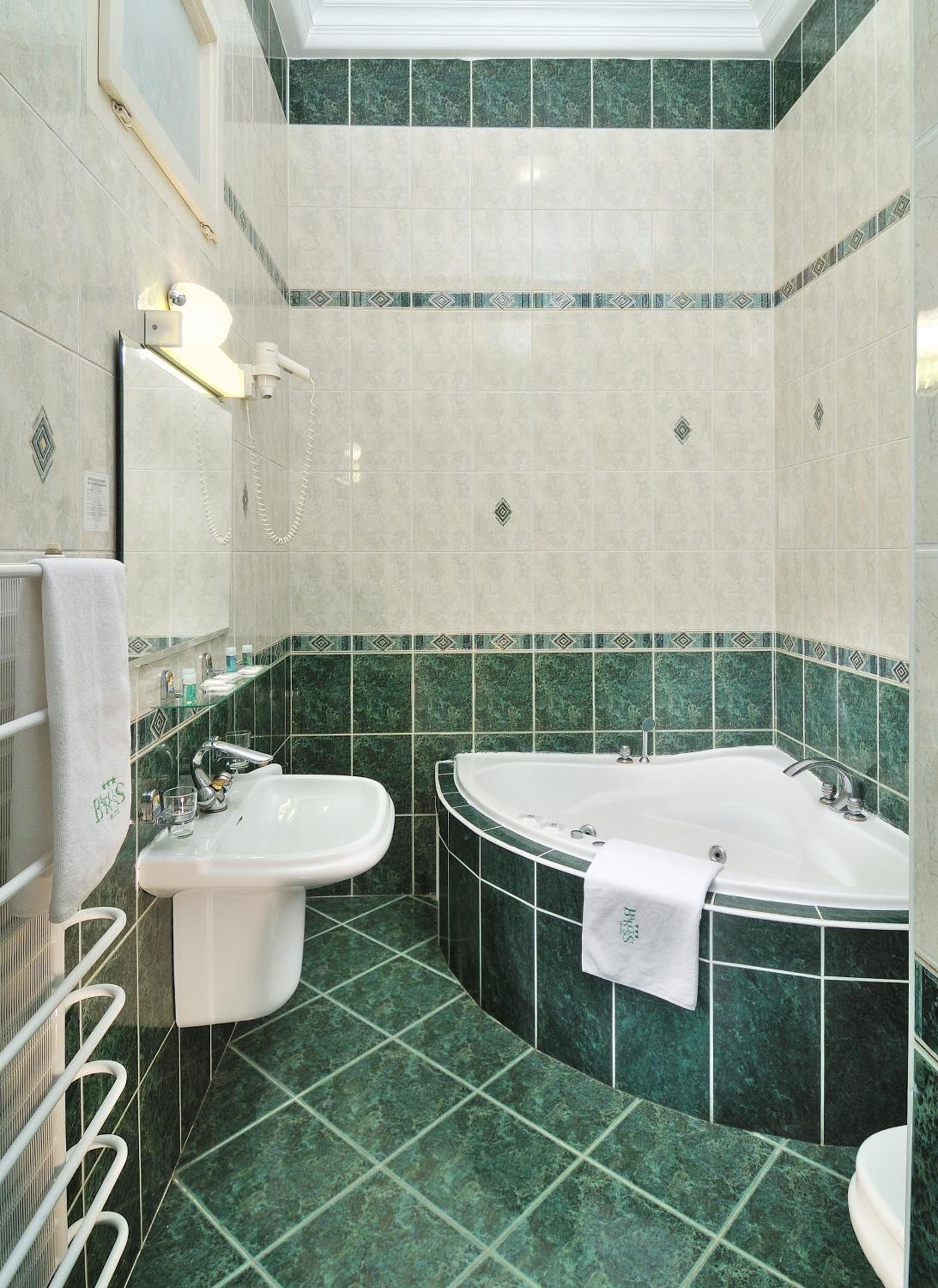 Two-Bedroom Apartment - Photo 2