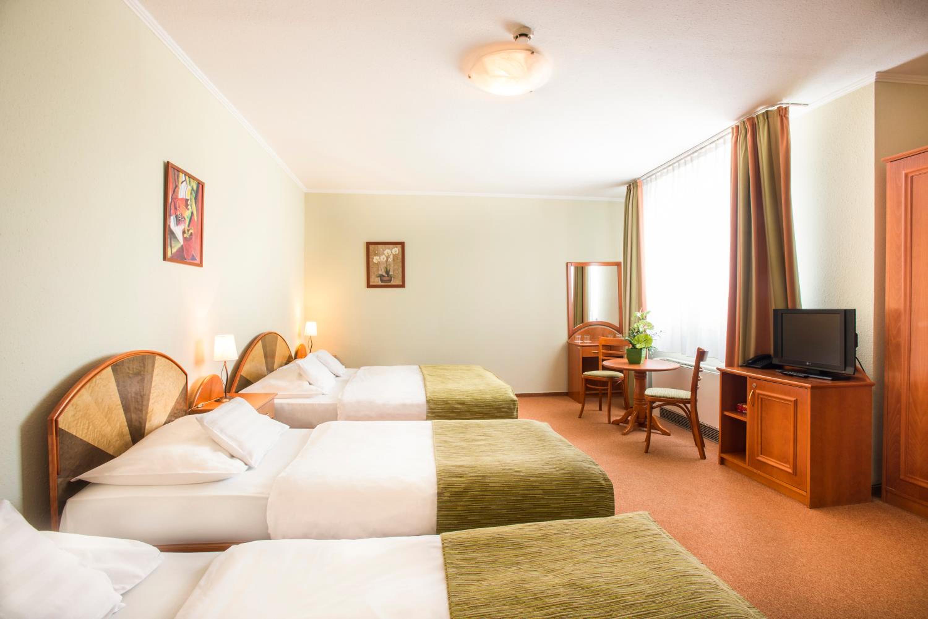 Quadruple Room - Photo 2