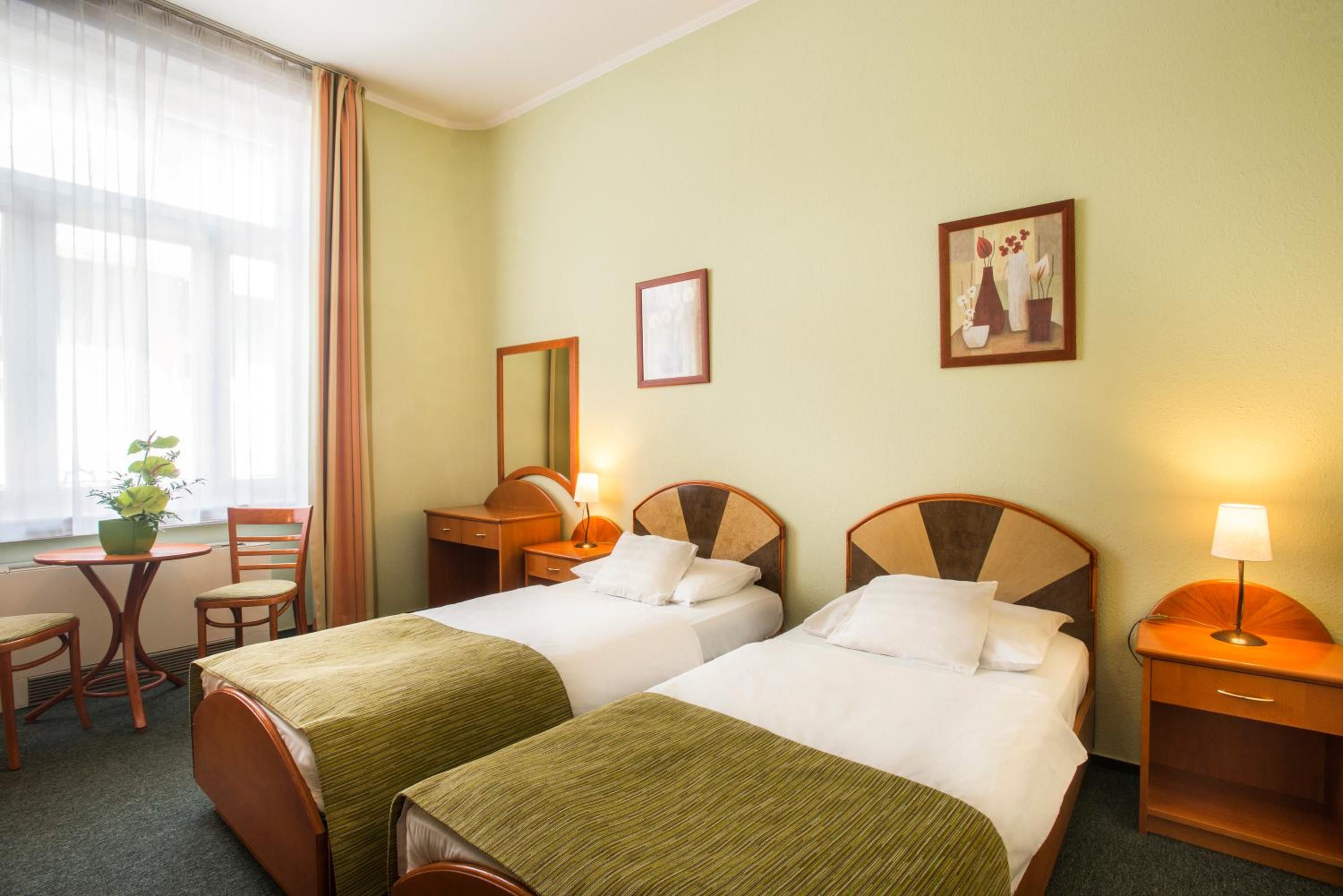 Double or Twin Room - Photo 8