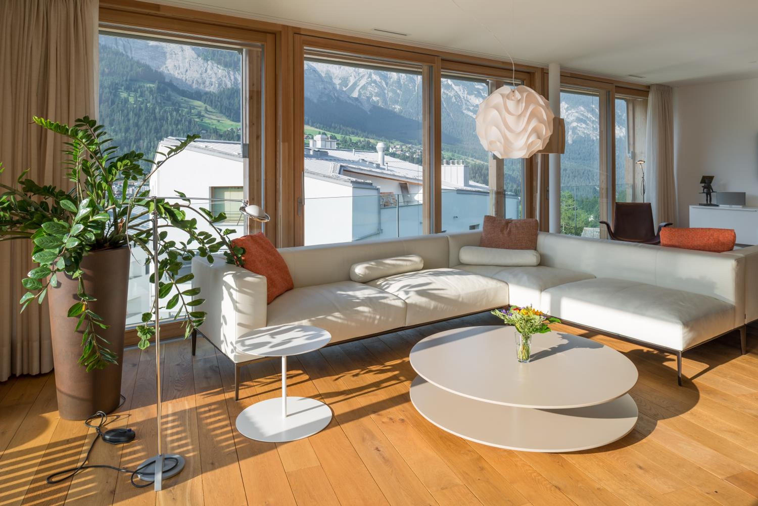 Apartment with Mountain View