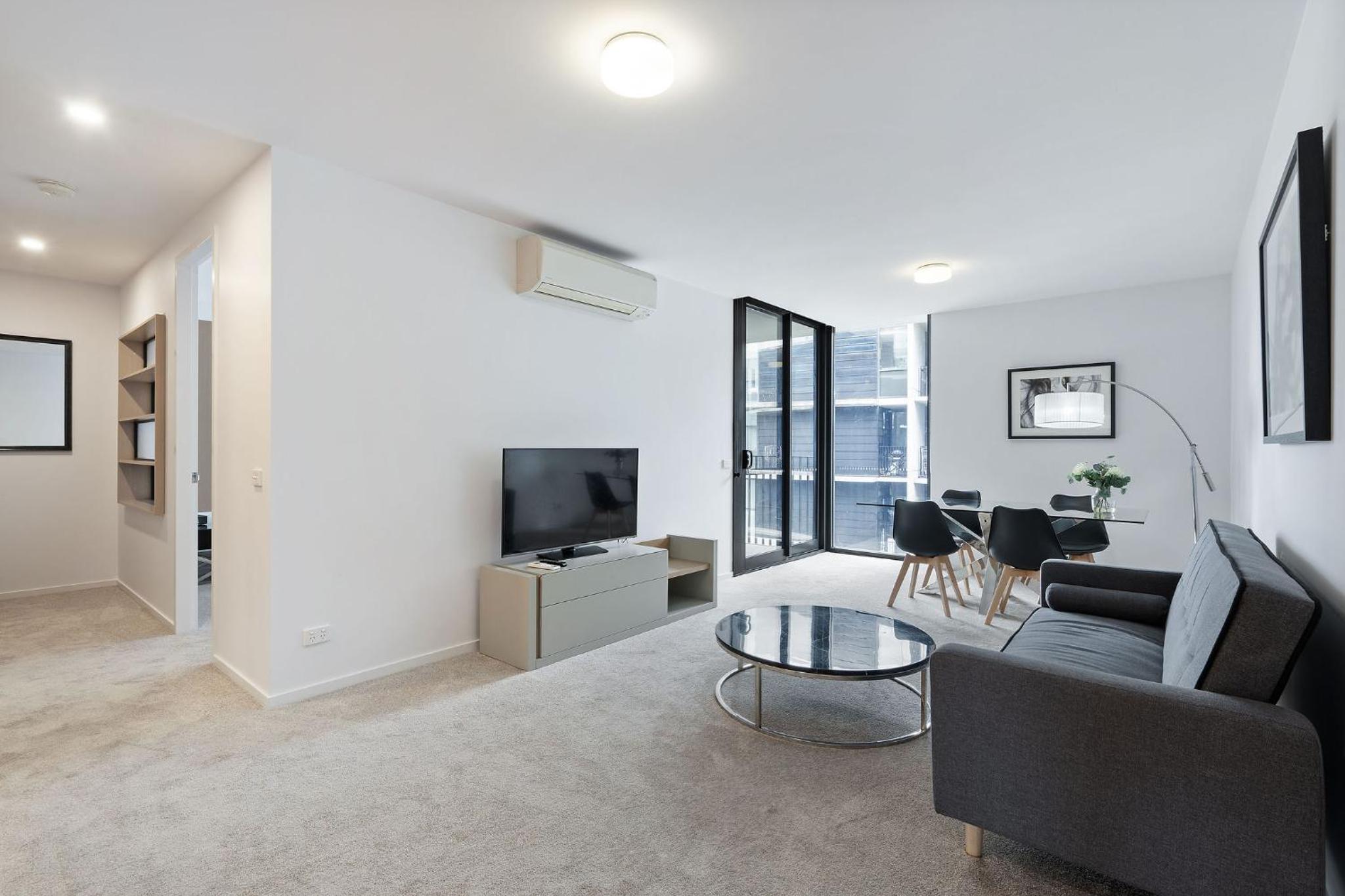 Apartment with Balcony photo 2