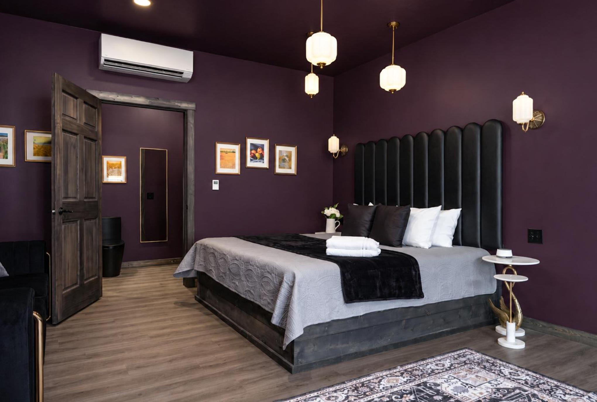 Deluxe King Suite